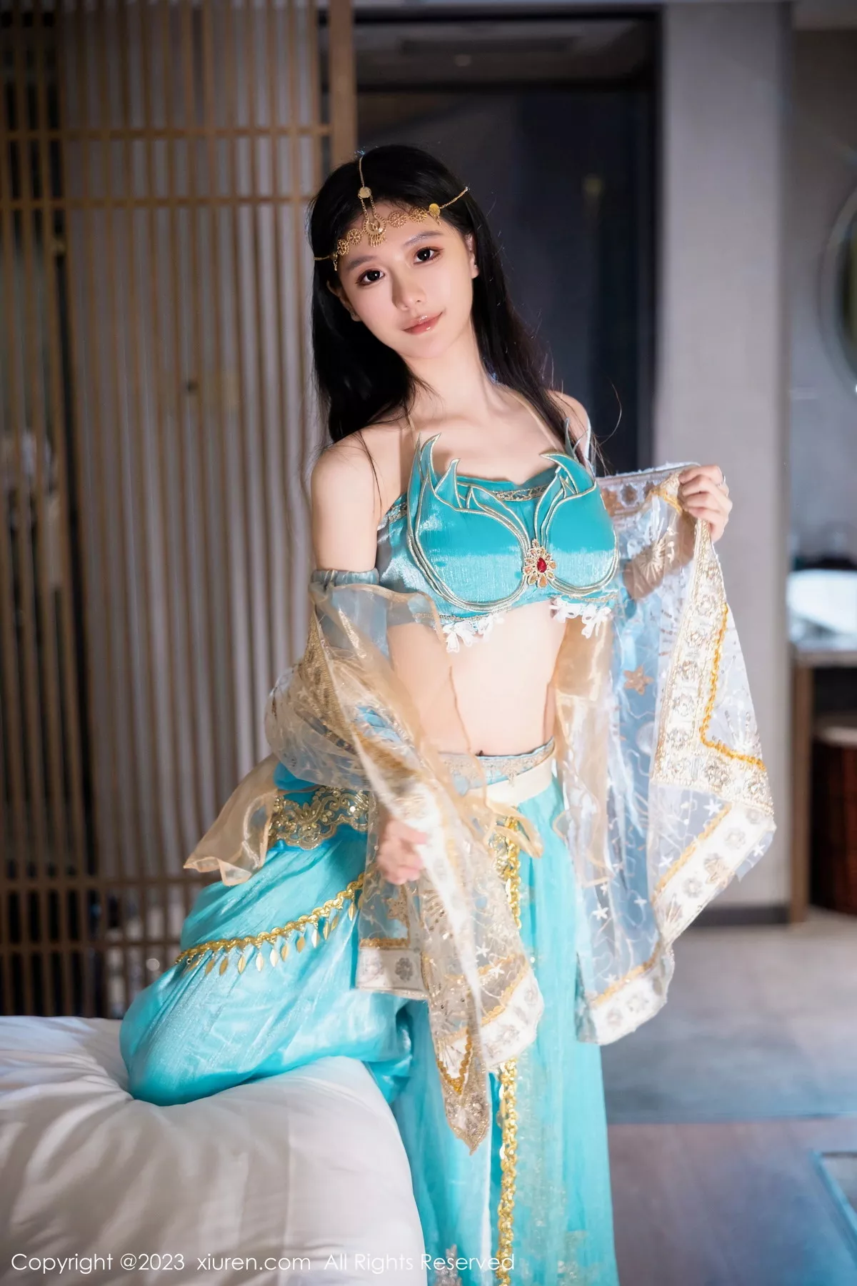 [[XiuRen秀人网]秀人网]No.7469_模特幼幼性感蓝色西域舞娘短裙露黑色内裤秀白嫩美腿诱惑写真82P