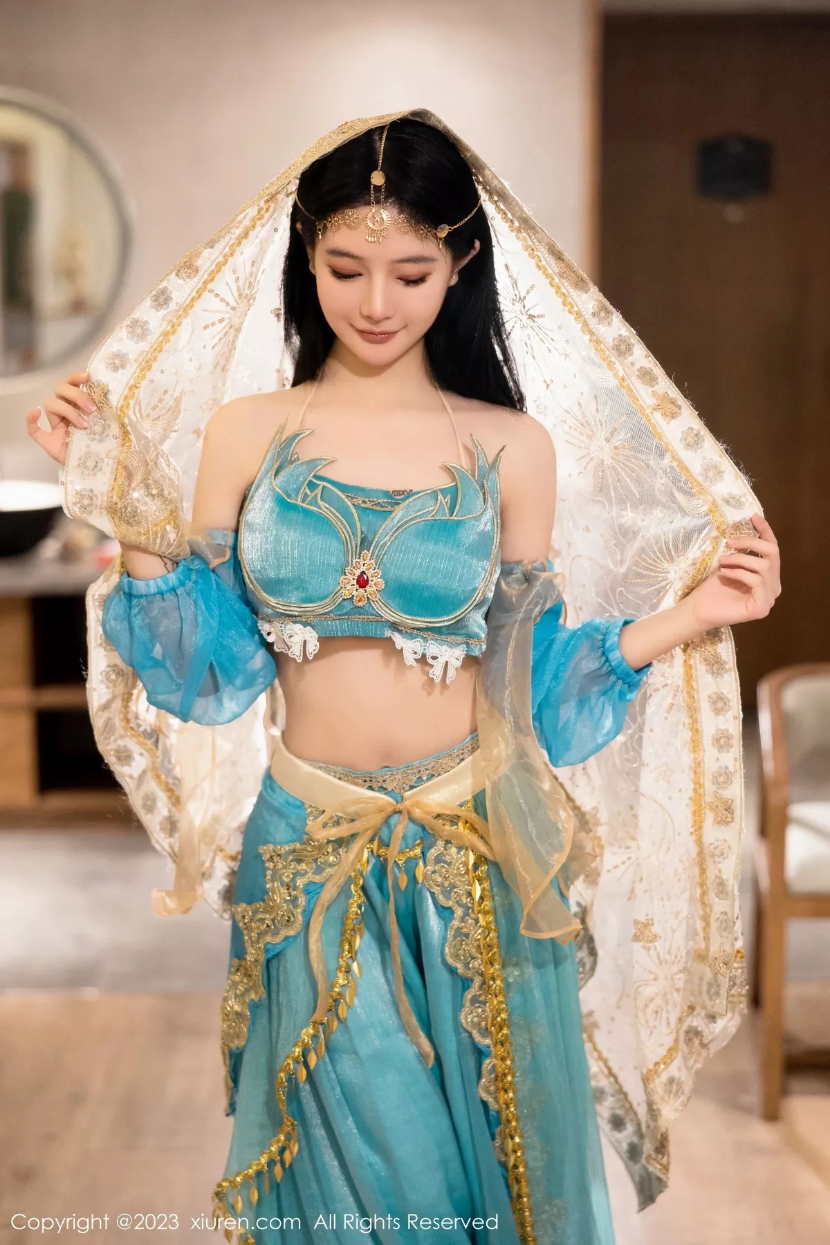[[XiuRen秀人网]秀人网]No.7469_模特幼幼性感蓝色西域舞娘短裙露黑色内裤秀白嫩美腿诱惑写真82P