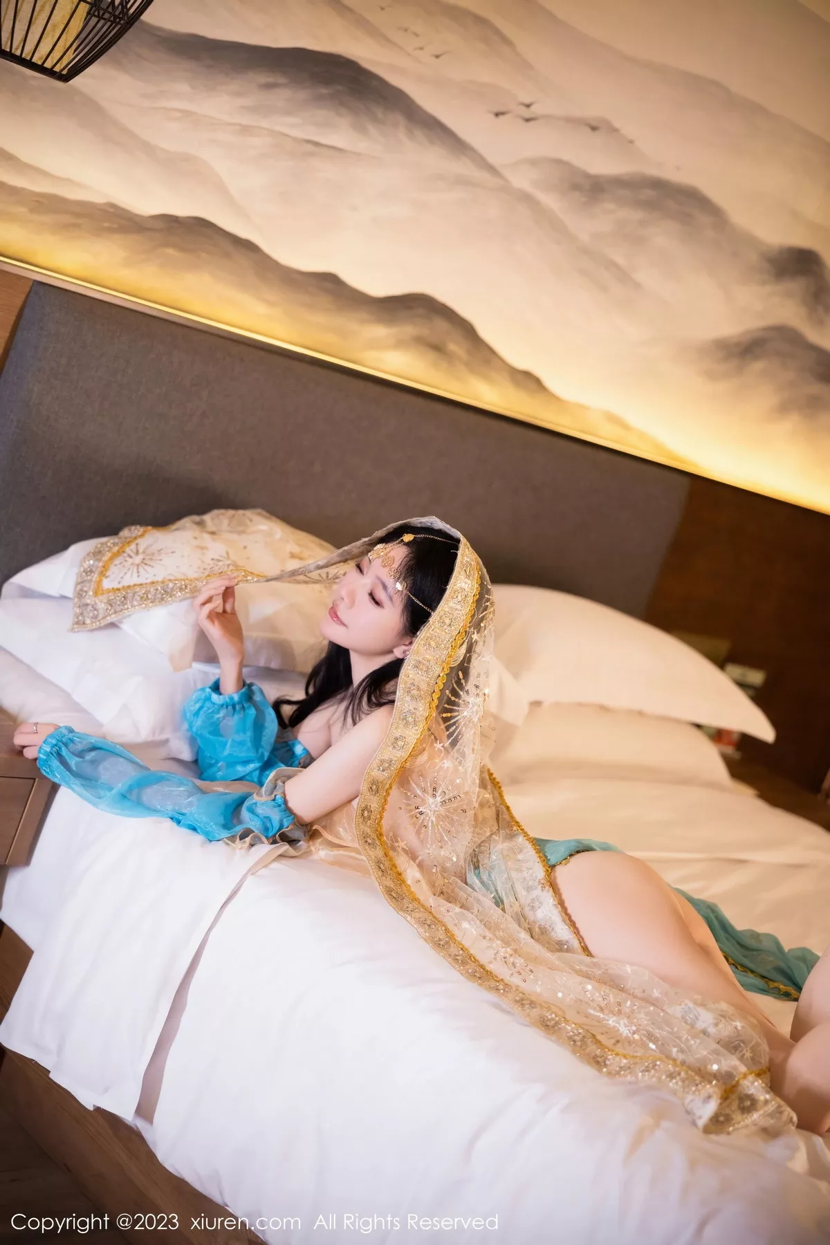 [[XiuRen秀人网]秀人网]No.7469_模特幼幼性感蓝色西域舞娘短裙露黑色内裤秀白嫩美腿诱惑写真82P