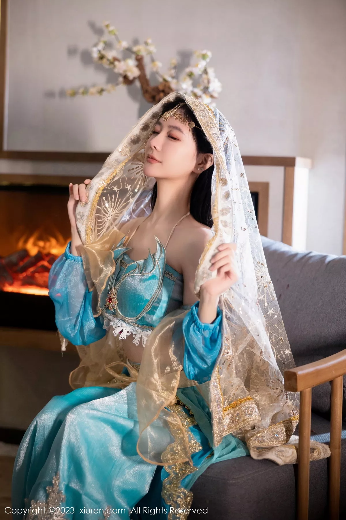 [[XiuRen秀人网]秀人网]No.7469_模特幼幼性感蓝色西域舞娘短裙露黑色内裤秀白嫩美腿诱惑写真82P