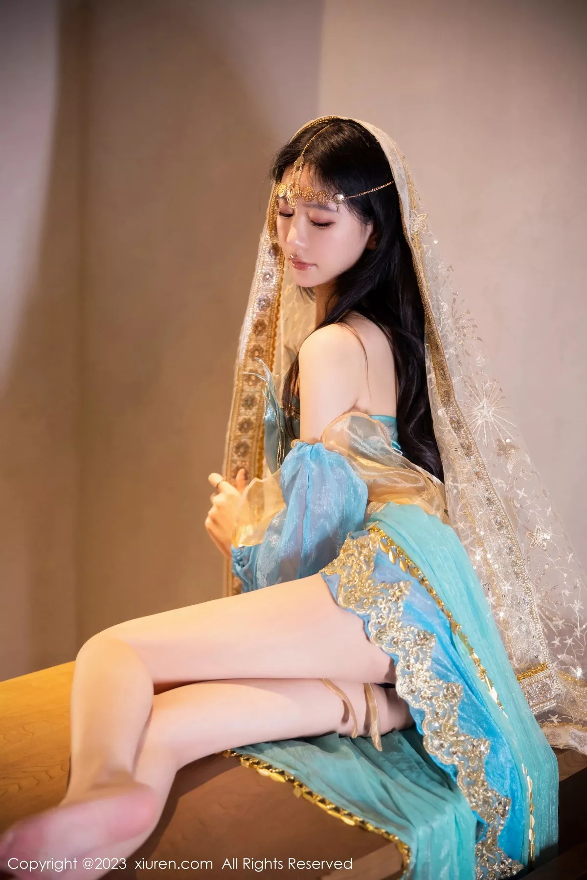 [[XiuRen秀人网]秀人网]No.7469_模特幼幼性感蓝色西域舞娘短裙露黑色内裤秀白嫩美腿诱惑写真82P