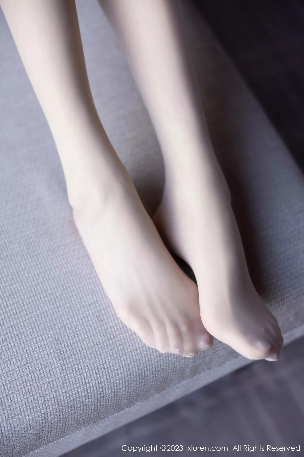 [[XiuRen秀人网]秀人网]No.7488_模特程程程咖啡色卫衣露淡红内衣配肉丝袜秀曼妙身姿诱惑写真81P