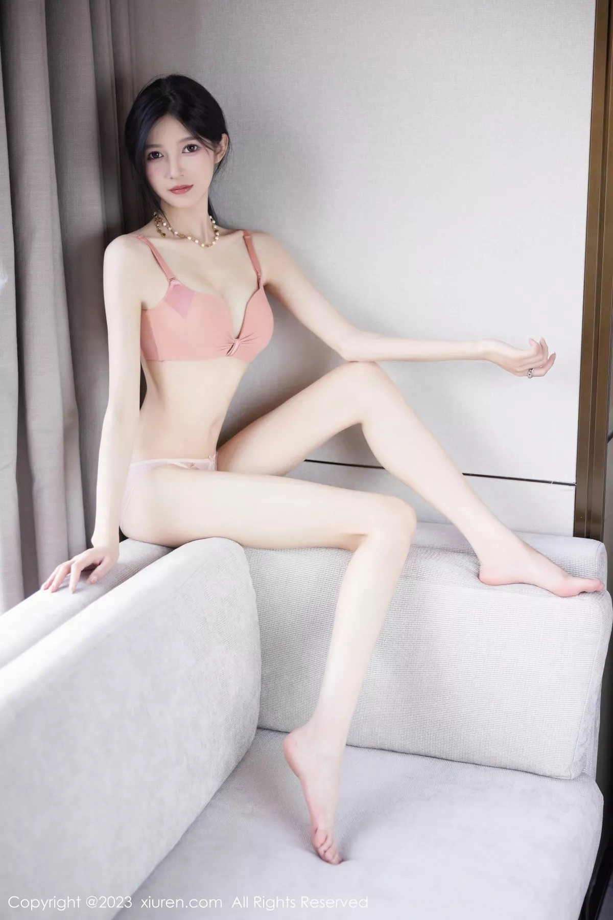 [[XiuRen秀人网]秀人网]No.7488_模特程程程咖啡色卫衣露淡红内衣配肉丝袜秀曼妙身姿诱惑写真81P