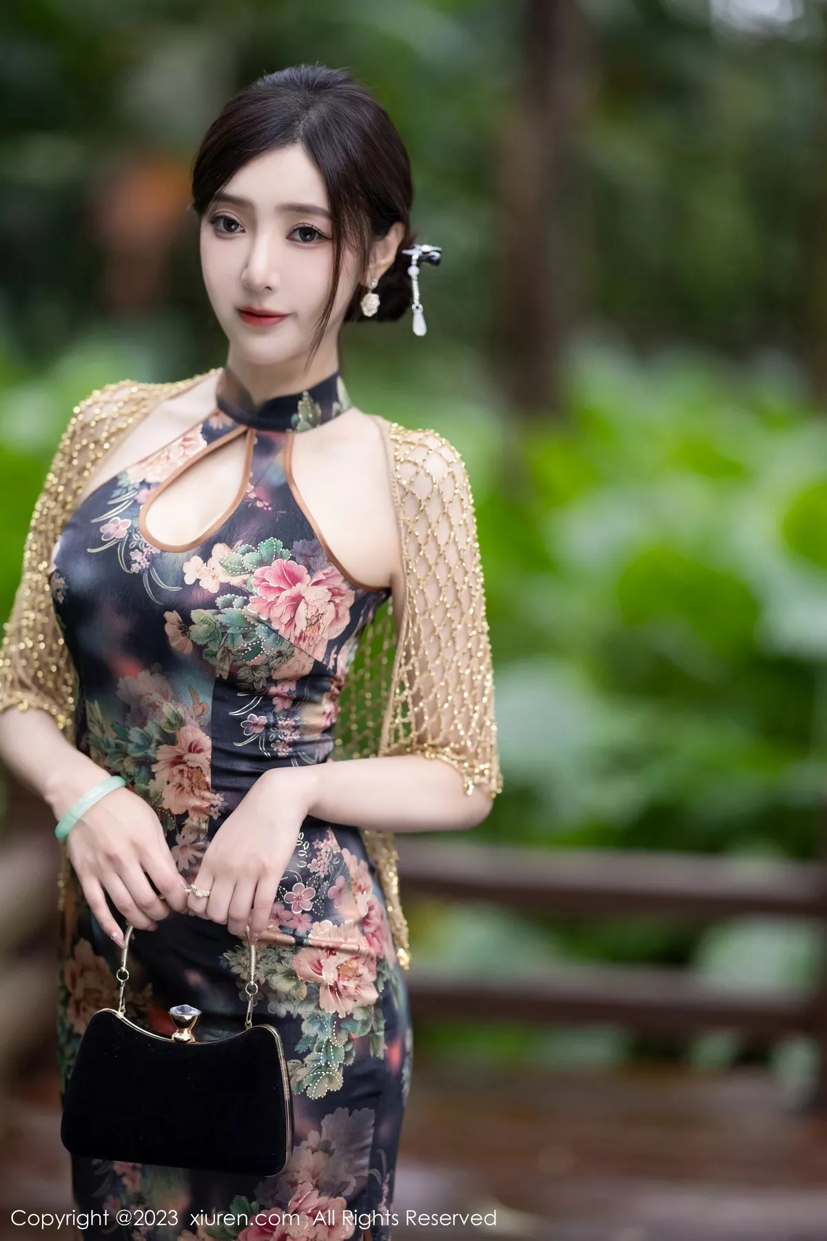 [[XiuRen秀人网]秀人网]No.7495_女神王馨瑶yanni性感花纹旗袍露淡紫色内衣配开档肉丝诱惑写真81P