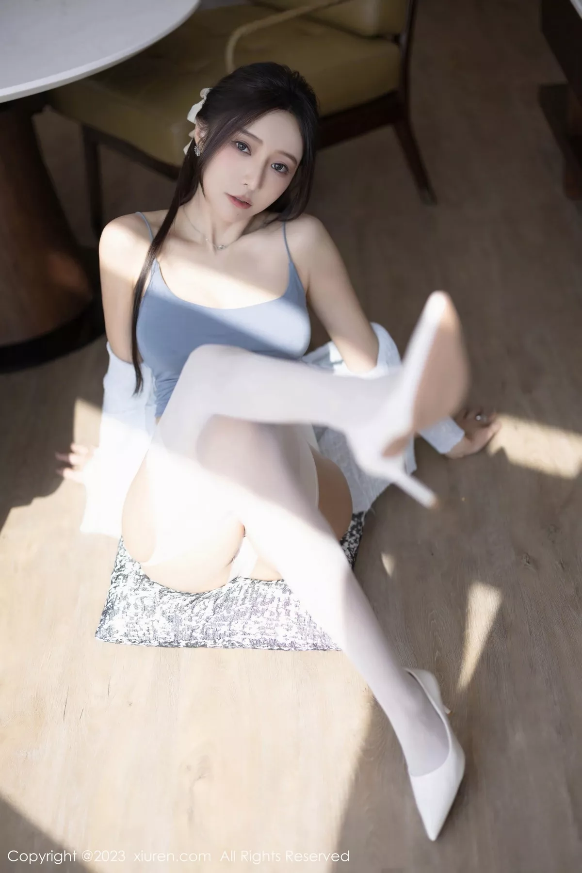 [[XiuRen秀人网]秀人网]No.7515_女神王馨瑶yanni性感浅色服饰配短裙露白丝吊袜秀美腿诱惑写真82P