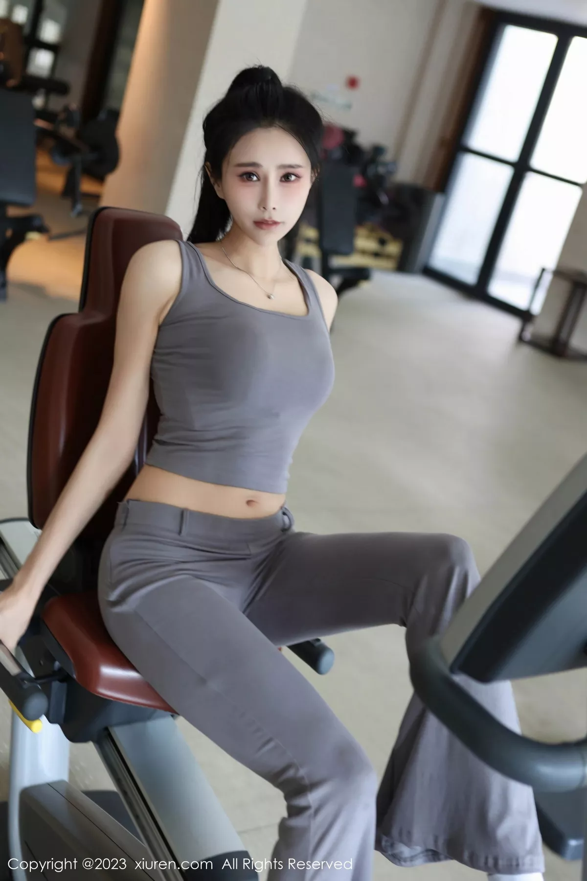 [[XiuRen秀人网]秀人网]No.7512_模特草莓mm性感灰色运动服露粉色内衣秀曼妙身姿迷人诱惑写真71P
