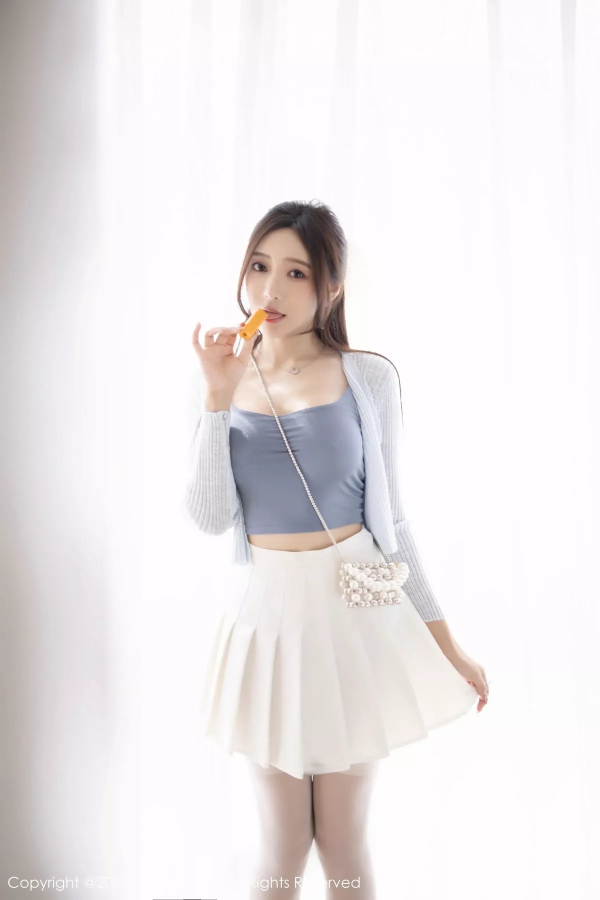 [[XiuRen秀人网]秀人网]No.7515_女神王馨瑶yanni性感浅色服饰配短裙露白丝吊袜秀美腿诱惑写真82P