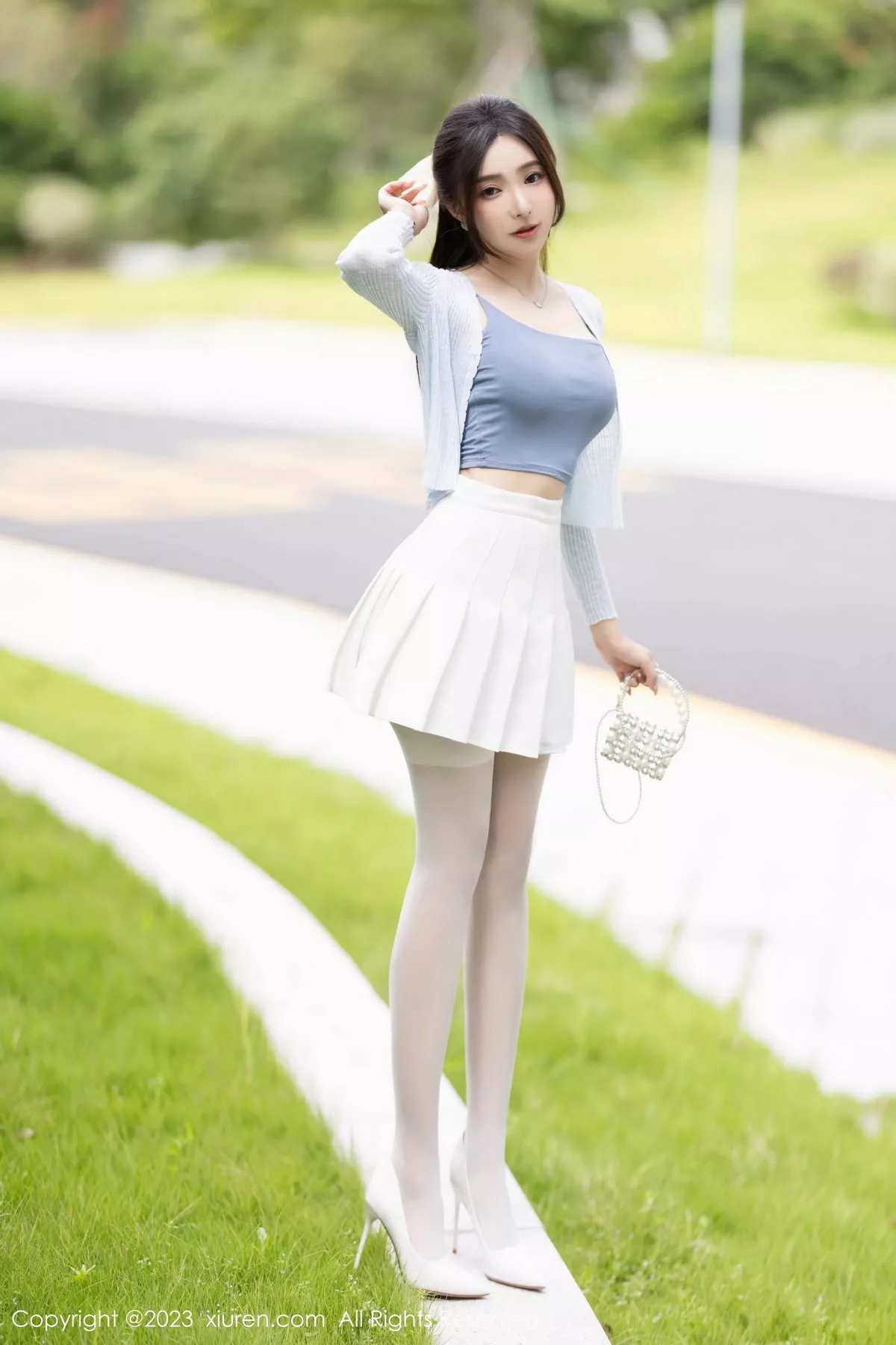 [[XiuRen秀人网]秀人网]No.7515_女神王馨瑶yanni性感浅色服饰配短裙露白丝吊袜秀美腿诱惑写真82P
