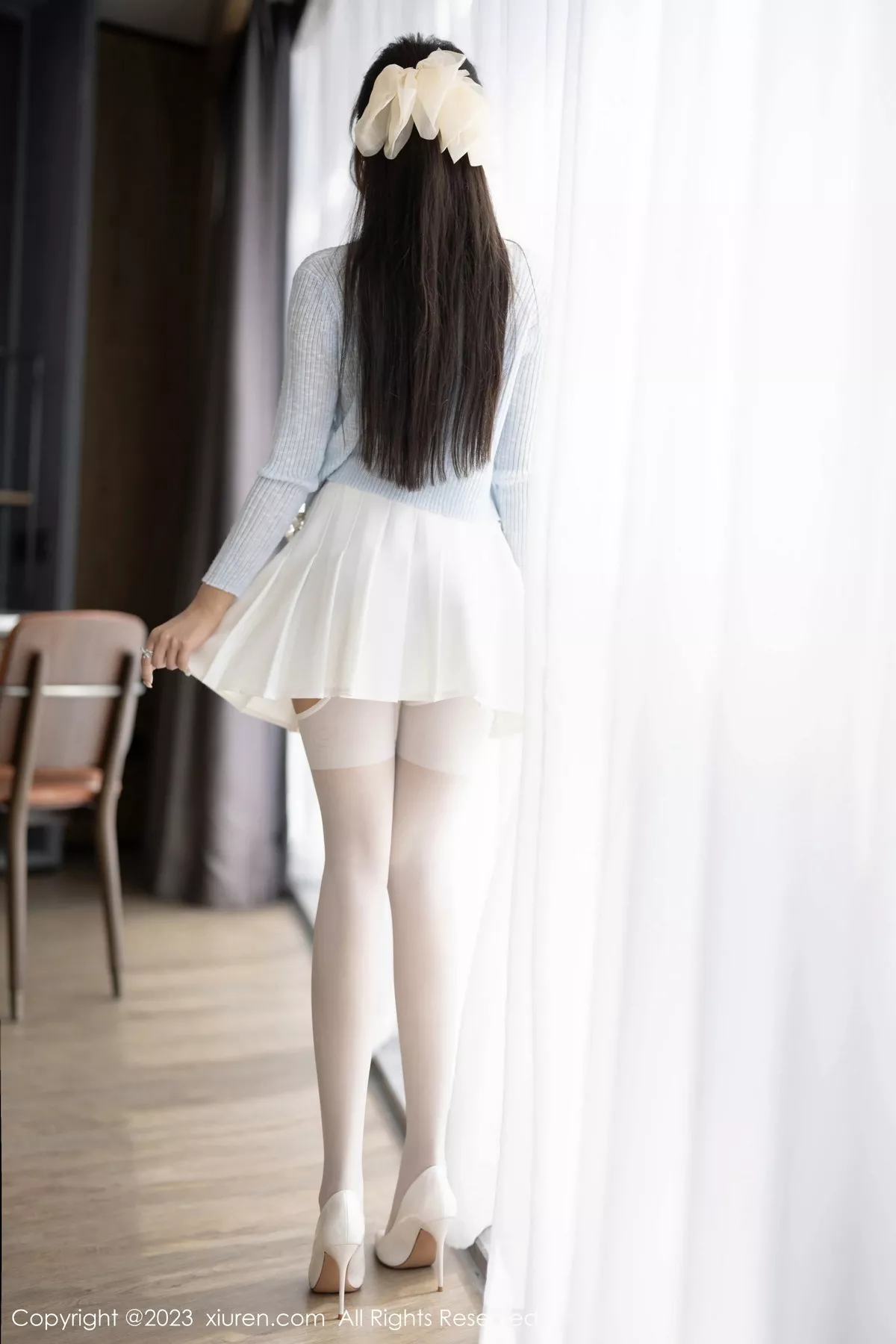 [[XiuRen秀人网]秀人网]No.7515_女神王馨瑶yanni性感浅色服饰配短裙露白丝吊袜秀美腿诱惑写真82P