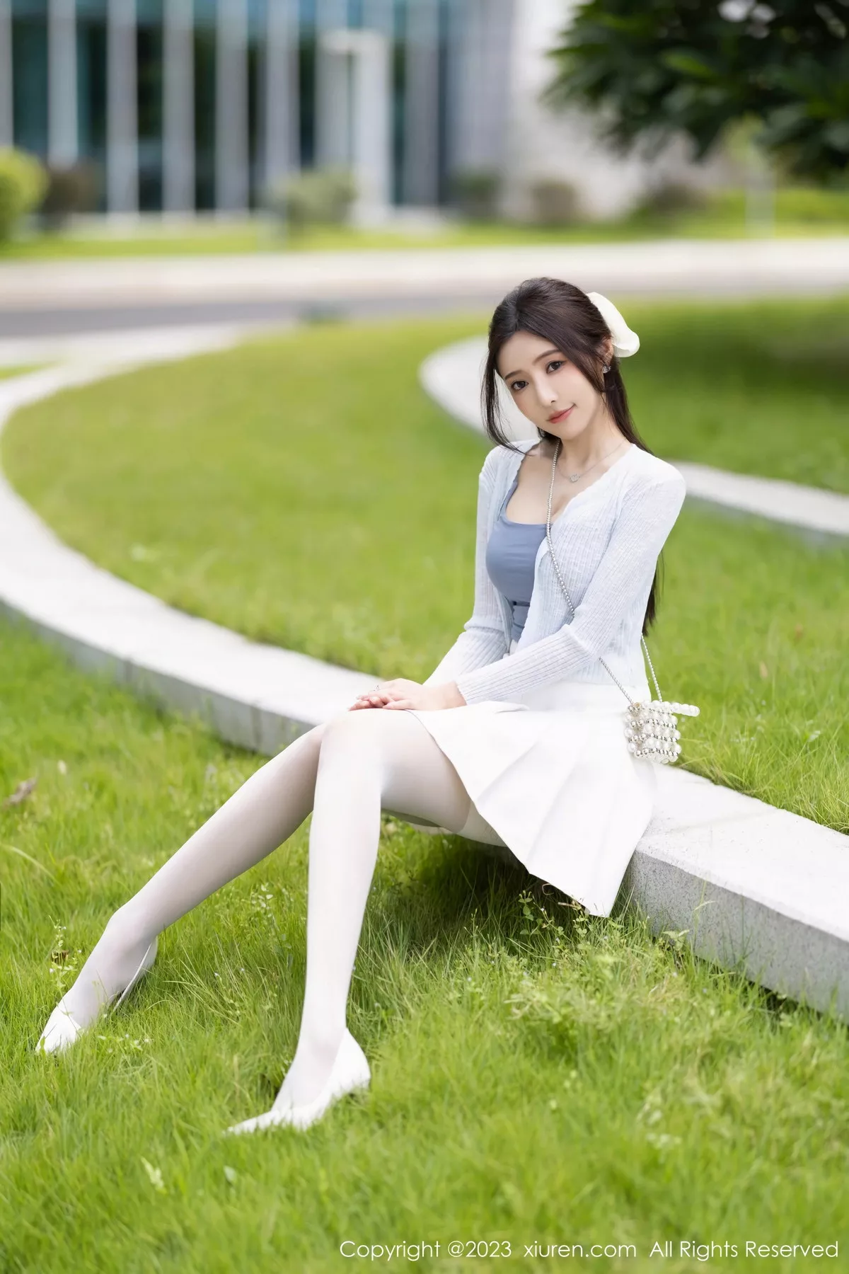 [[XiuRen秀人网]秀人网]No.7515_女神王馨瑶yanni性感浅色服饰配短裙露白丝吊袜秀美腿诱惑写真82P