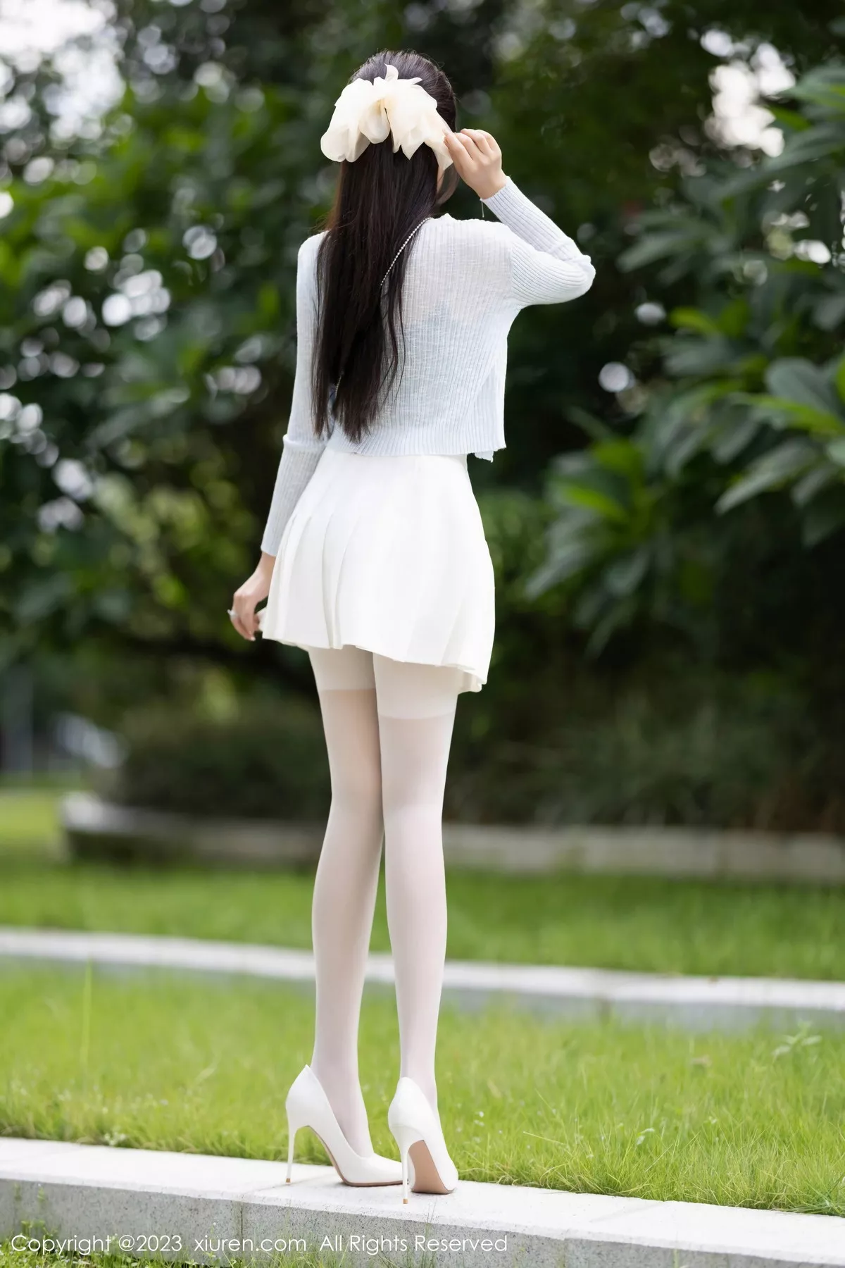 [[XiuRen秀人网]秀人网]No.7515_女神王馨瑶yanni性感浅色服饰配短裙露白丝吊袜秀美腿诱惑写真82P