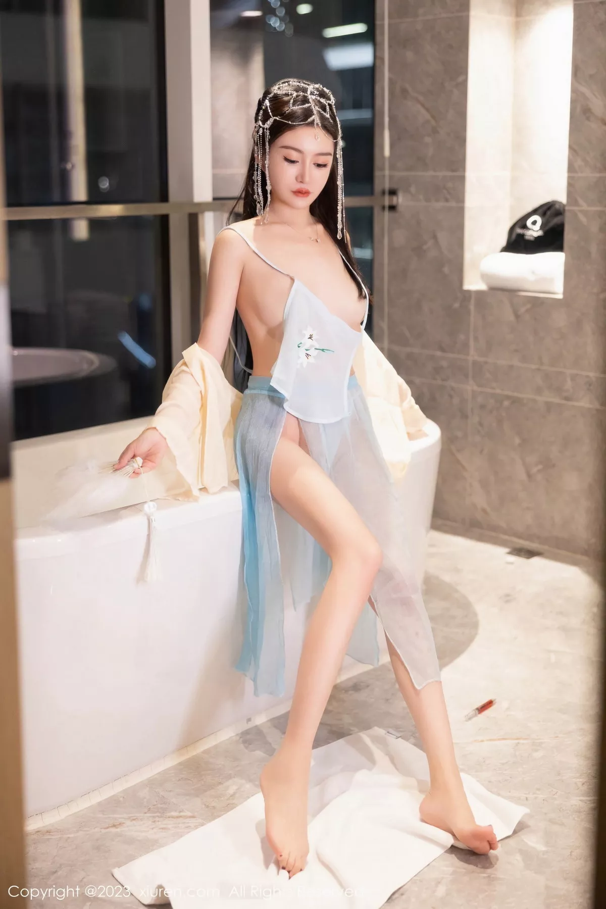 [[XiuRen秀人网]秀人网]No.7514_模特唐宁宁私房浴室性感浅色薄纱古装服饰秀丰腴身姿诱惑写真75P