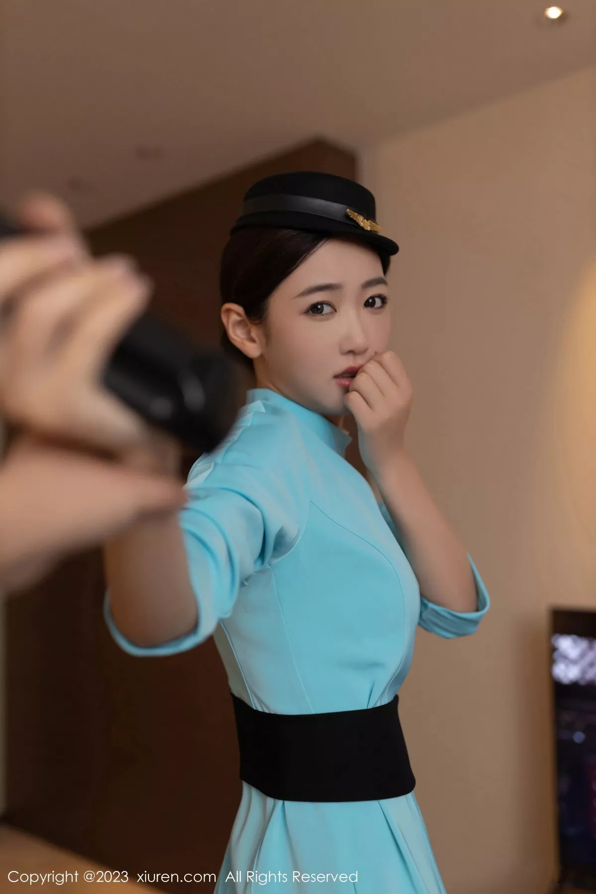 [[XiuRen秀人网]秀人网]No.7516_模特唐安琪蓝色空姐制服露白色蕾丝内衣配超薄黑丝完美诱惑写真80P