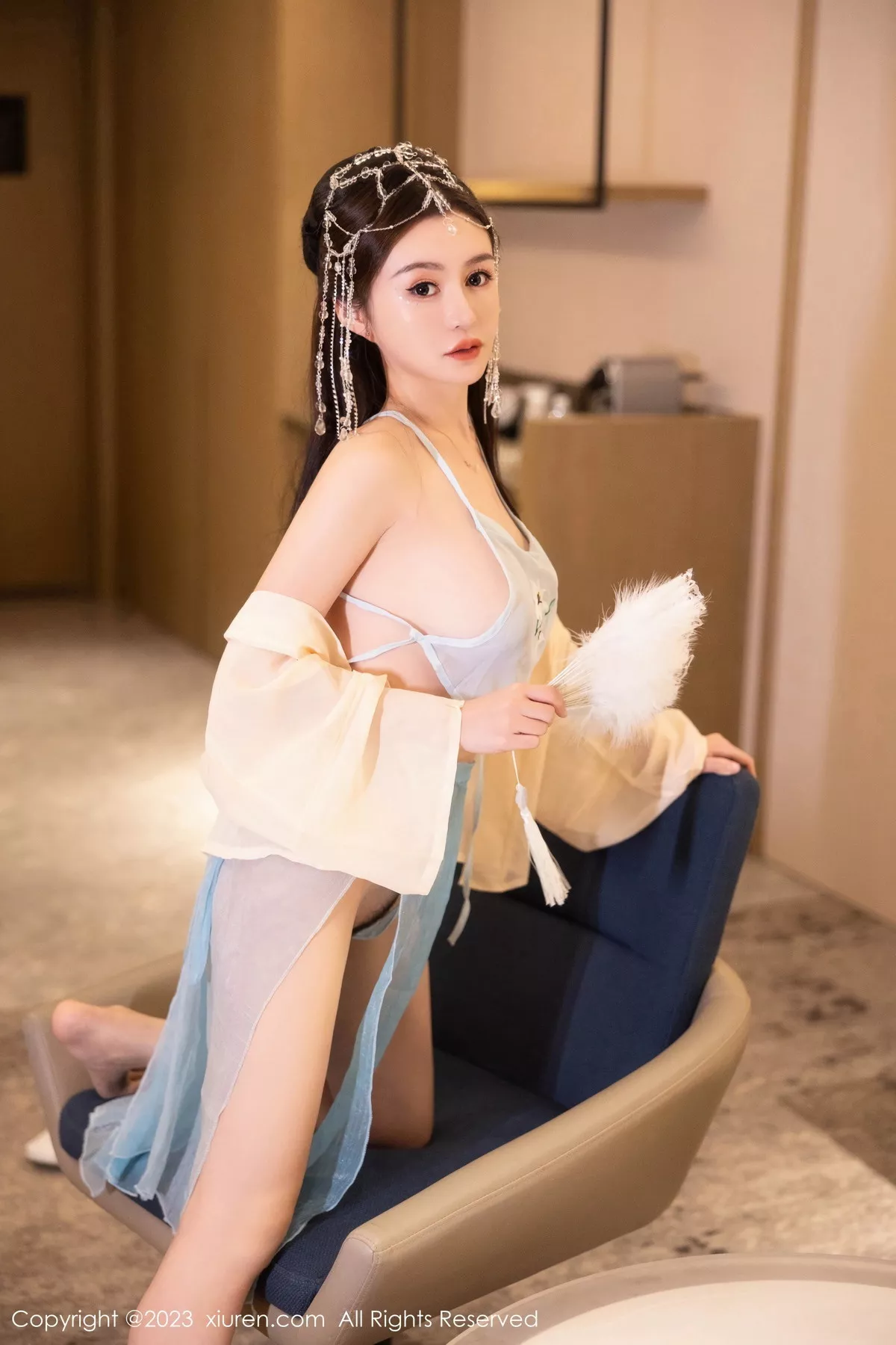 [[XiuRen秀人网]秀人网]No.7514_模特唐宁宁私房浴室性感浅色薄纱古装服饰秀丰腴身姿诱惑写真75P