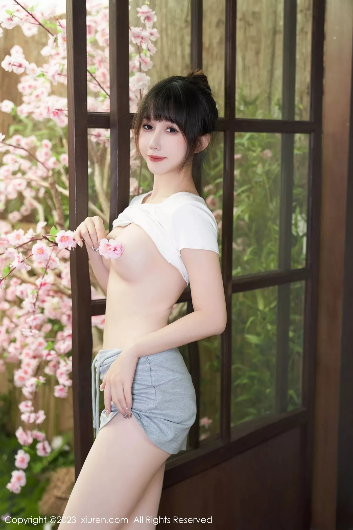 [[XiuRen秀人网]秀人网]No.7519_模特波巧酱性感白色短T配灰色短裙露超薄肉丝秀美腿诱惑写真88P