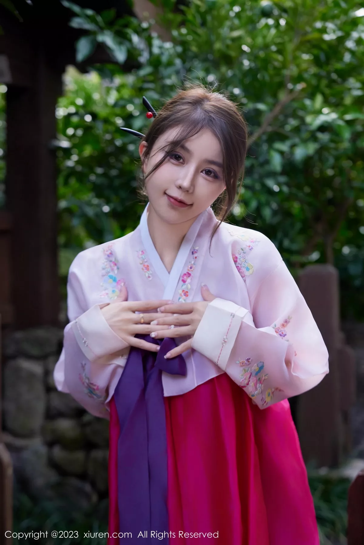 [[XiuRen秀人网]秀人网]No.7522_模特tina_甜仔性感红色大长今服饰半脱秀凹凸身材惹火诱惑写真58P