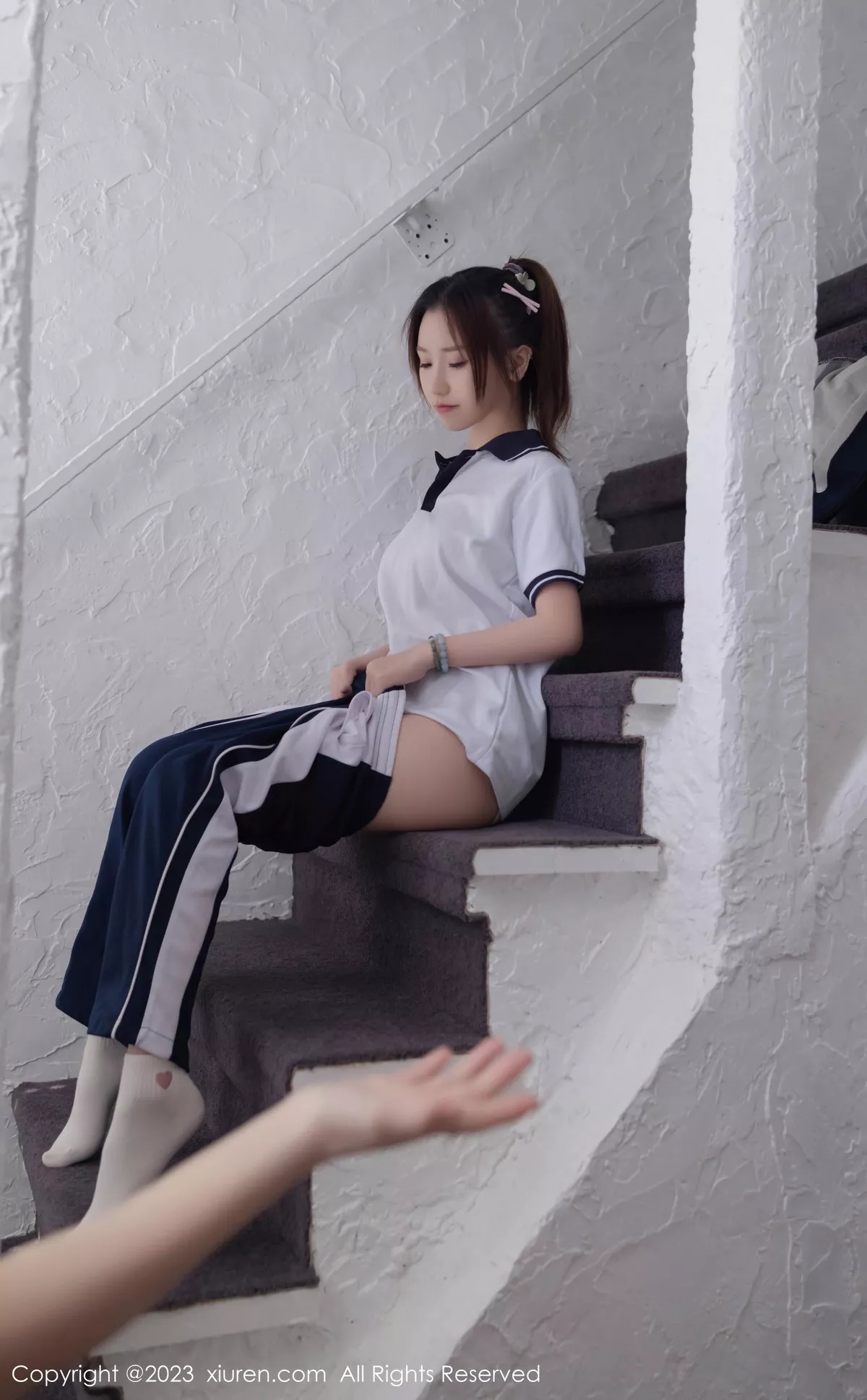 [[XiuRen秀人网]秀人网]No.7528_模特杏子Yada脱普蓝色学妹制服露白色内衣秀曼妙身姿诱惑写真89P