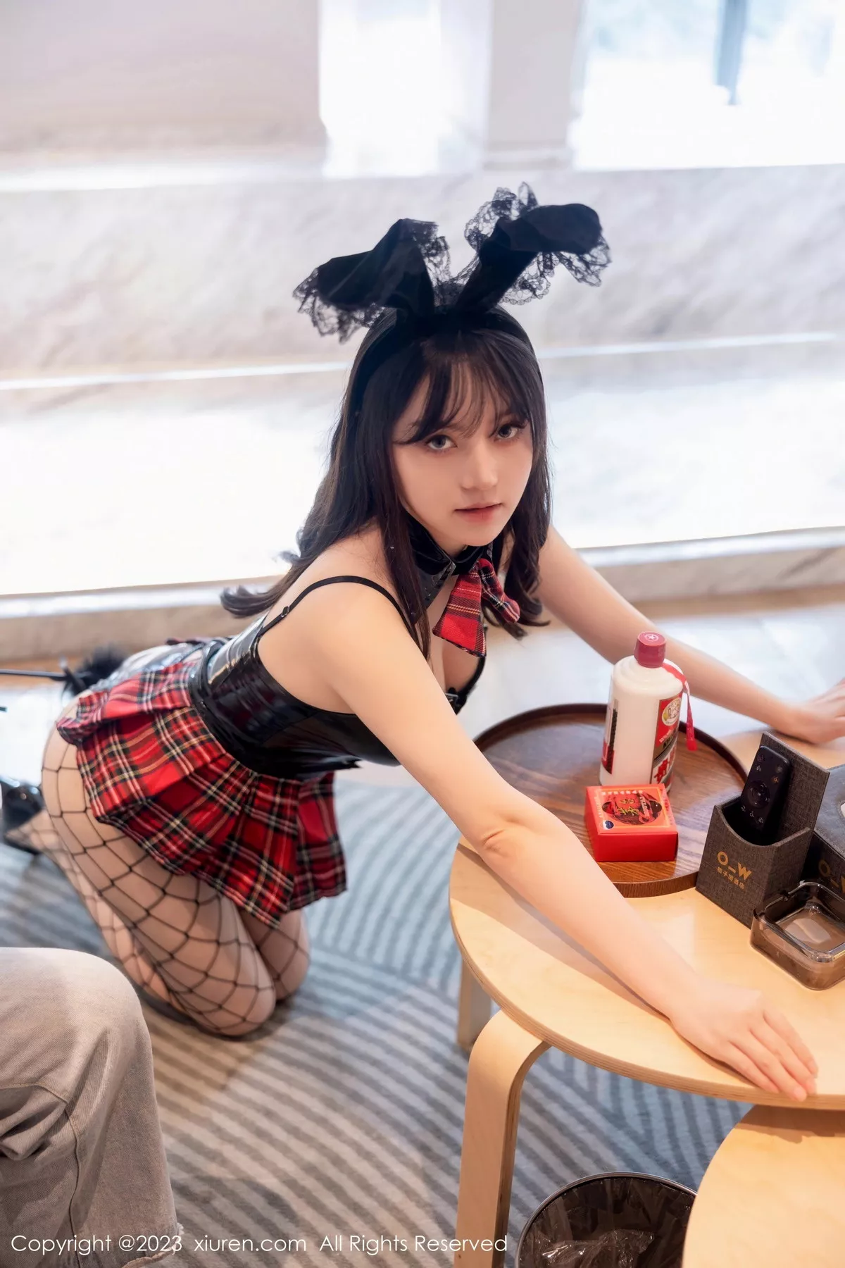 [[XiuRen秀人网]秀人网]No.7575_模特豆瓣酱性感黑色皮质连体衣配黑丝网袜秀丰满身材诱惑写真80P