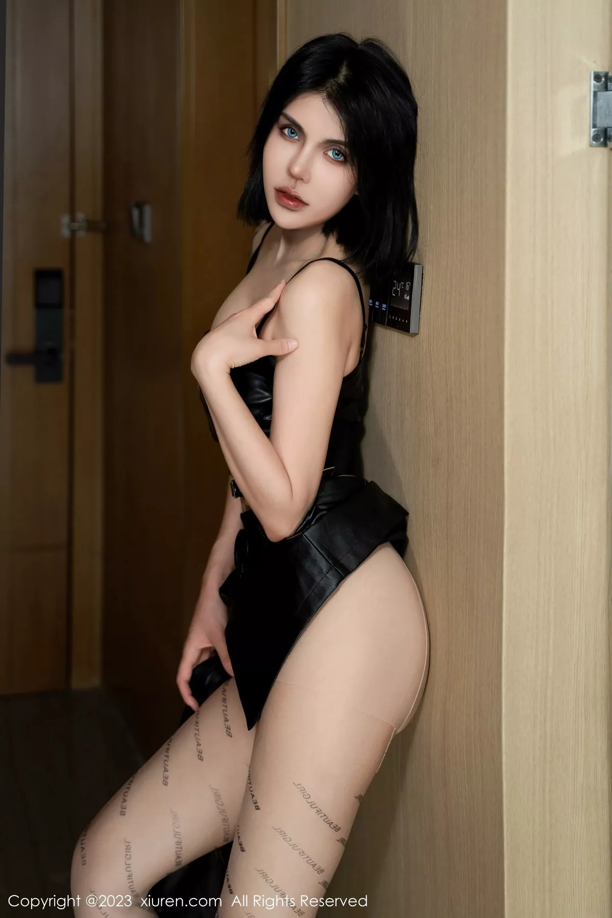 [[XiuRen秀人网]秀人网]No.7581_模特金纯一性感黑色皮质短裙套装配超薄肉丝秀完美身材诱惑写真62P