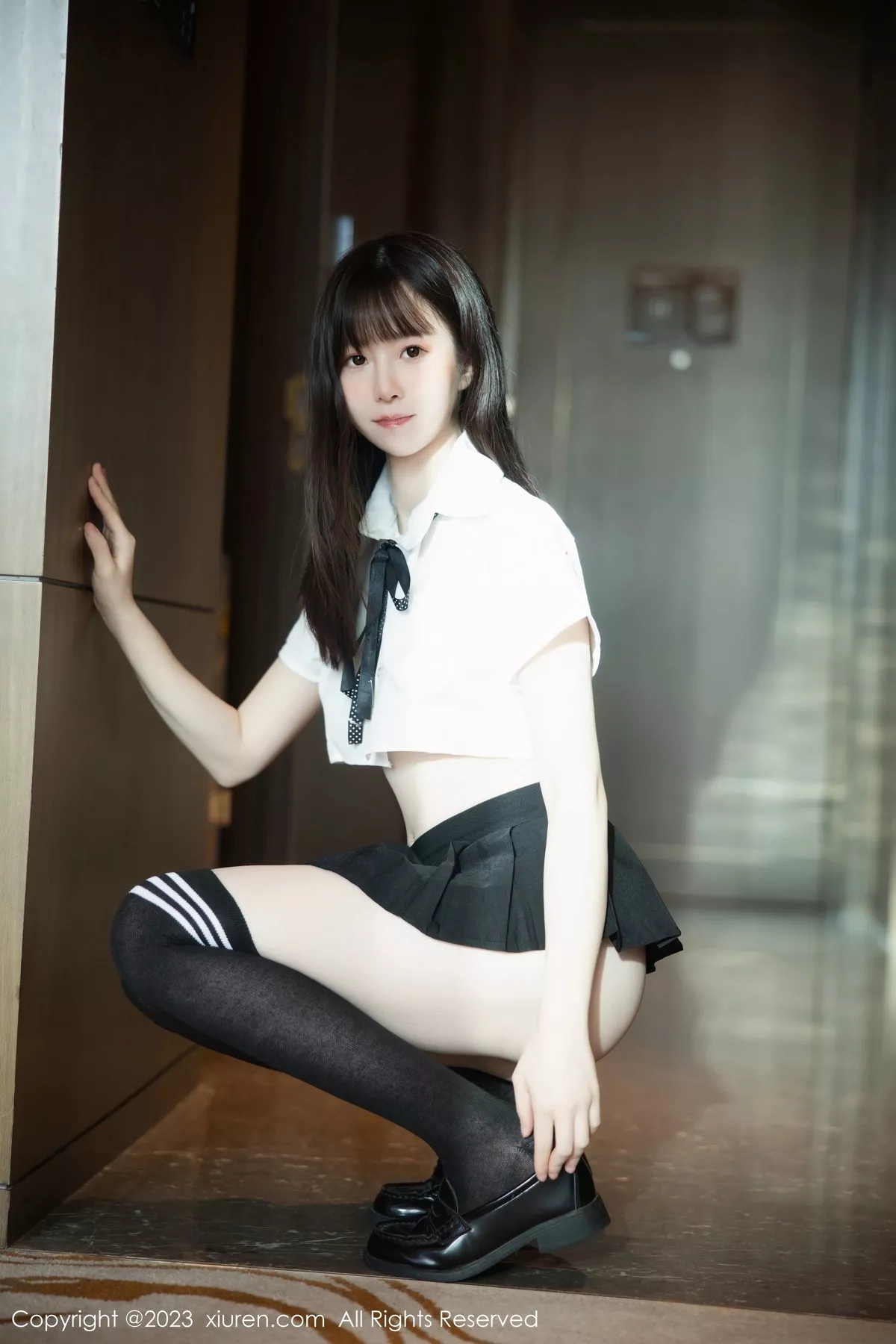 [[XiuRen秀人网]秀人网]No.7534_模特林悠悠性感短款白T配黑色短裙半撩秀翘臀美腿惹火诱惑写真81P