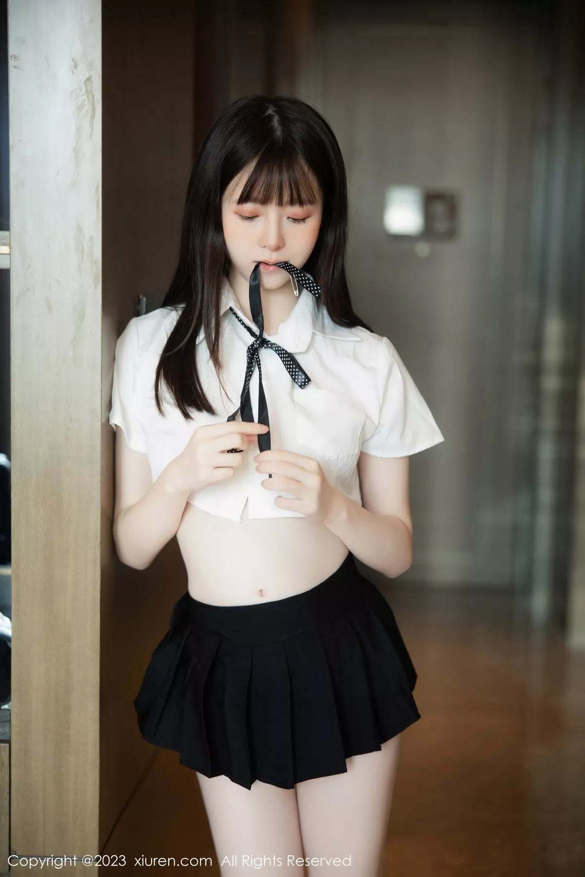 [[XiuRen秀人网]秀人网]No.7534_模特林悠悠性感短款白T配黑色短裙半撩秀翘臀美腿惹火诱惑写真81P