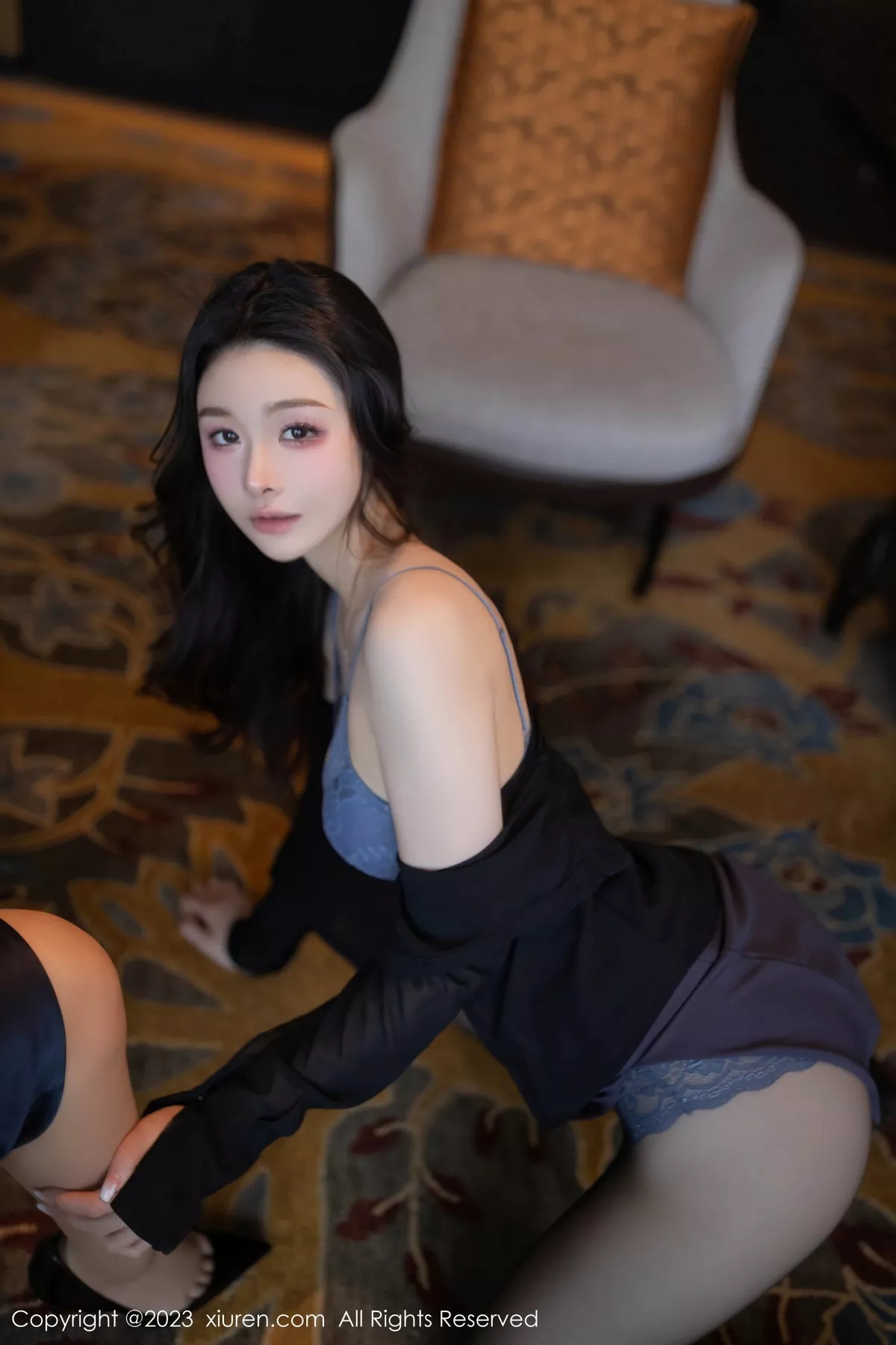 [[XiuRen秀人网]秀人网]No.7542_模特小逗逗性感黑色OL装露蓝灰色蕾丝内衣配超薄黑丝诱惑写真78P
