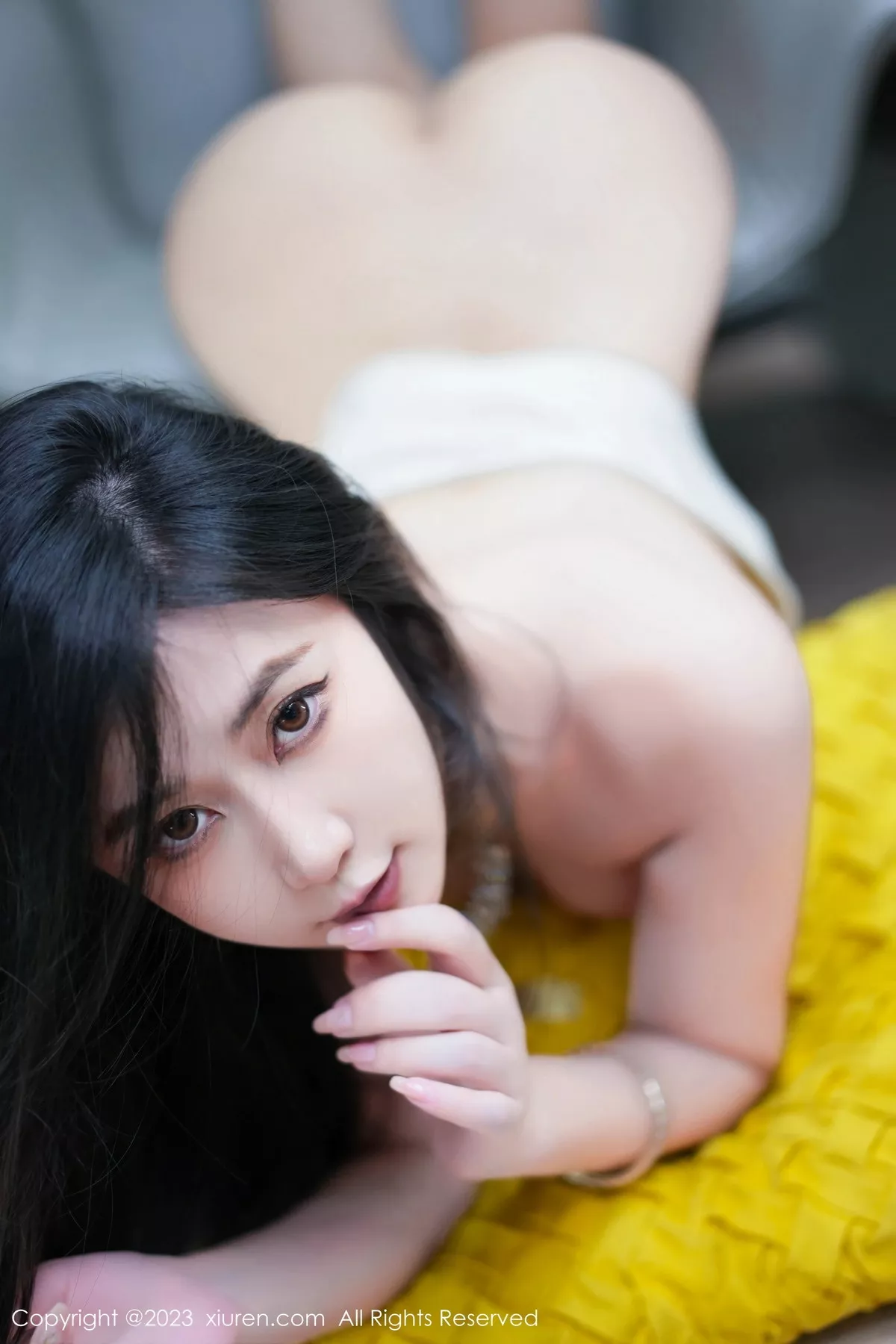 [[XiuRen秀人网]秀人网]No.7550_模特laura阿姣性感银白吊带短裙配银色高跟秀曼妙身姿诱惑写真68P