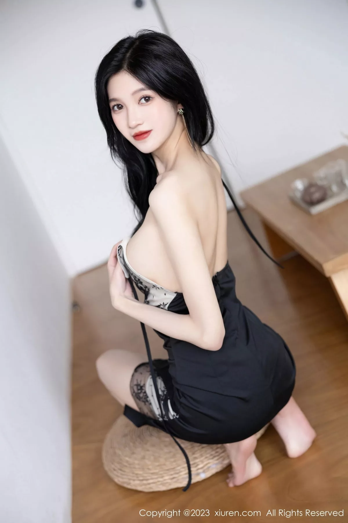 [[XiuRen秀人网]秀人网]No.7556_模特程程程性感黑色露肩连衣长裙露黑色情趣内衣惹火诱惑写真84P