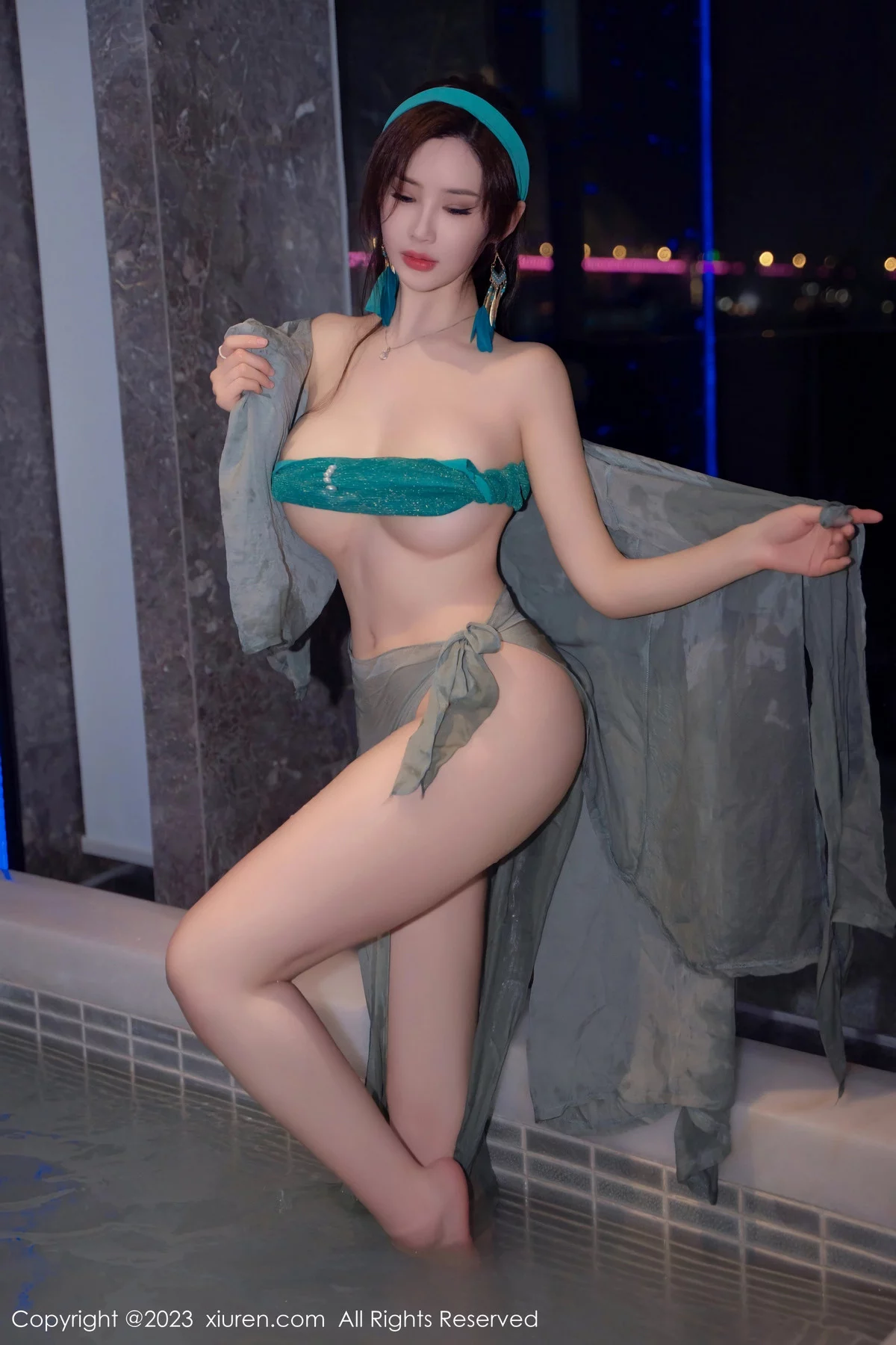 [[XiuRen秀人网]秀人网]No.7886_女神Carol周妍希温泉主题性感墨绿服饰秀丰满身材迷人诱惑写真58P