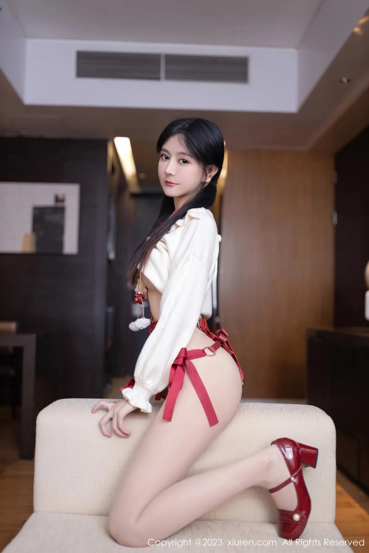[[XiuRen秀人网]秀人网]No.7890_模特幼幼红色裙子露性感红色情趣饰品秀火辣身材极致诱惑写真80P