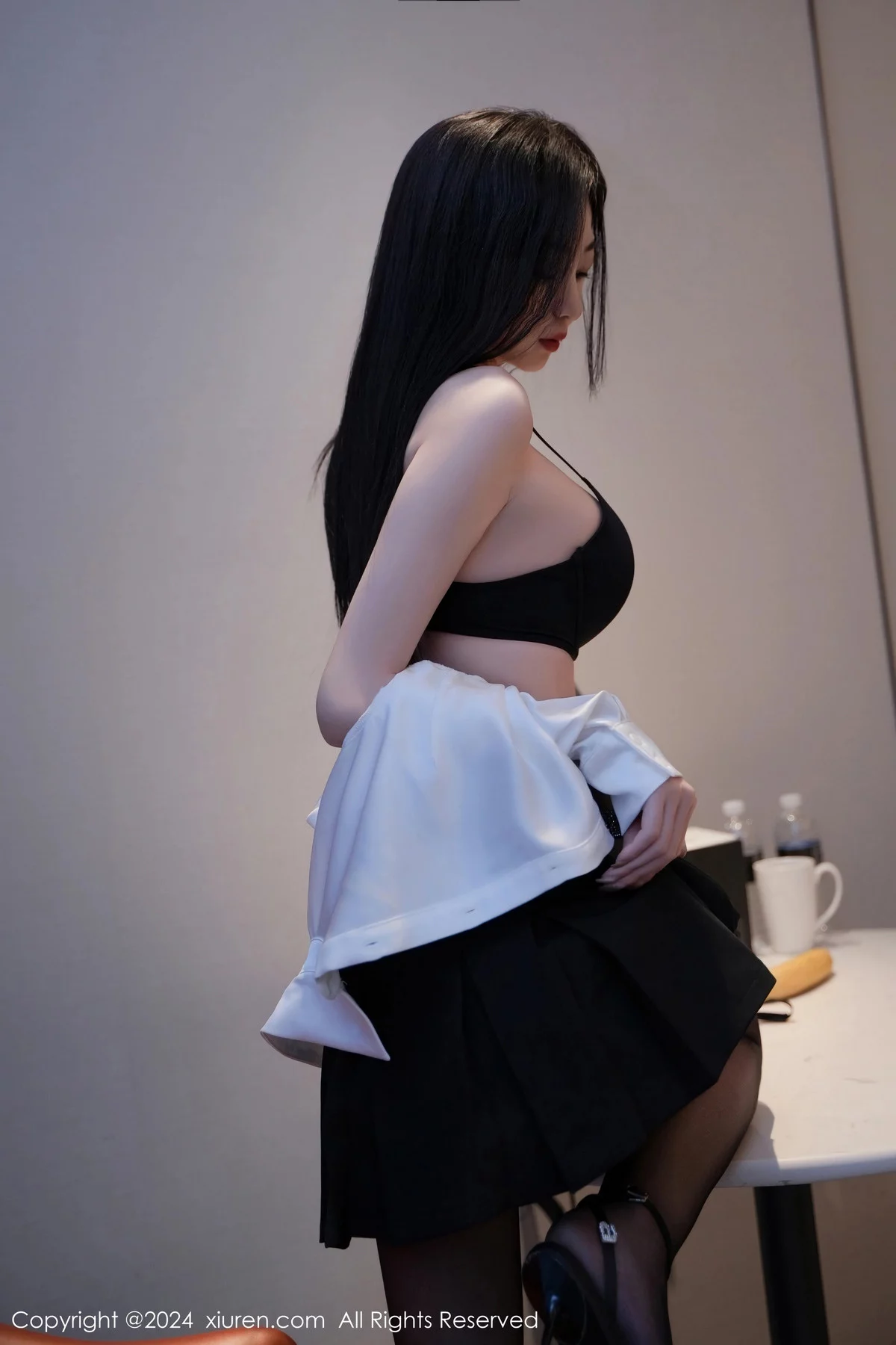 [[XiuRen秀人网]秀人网]No.7894_模特安琪Yee性感白上衣配黑短裙露黑色内衣秀惹火身材诱惑写真77P