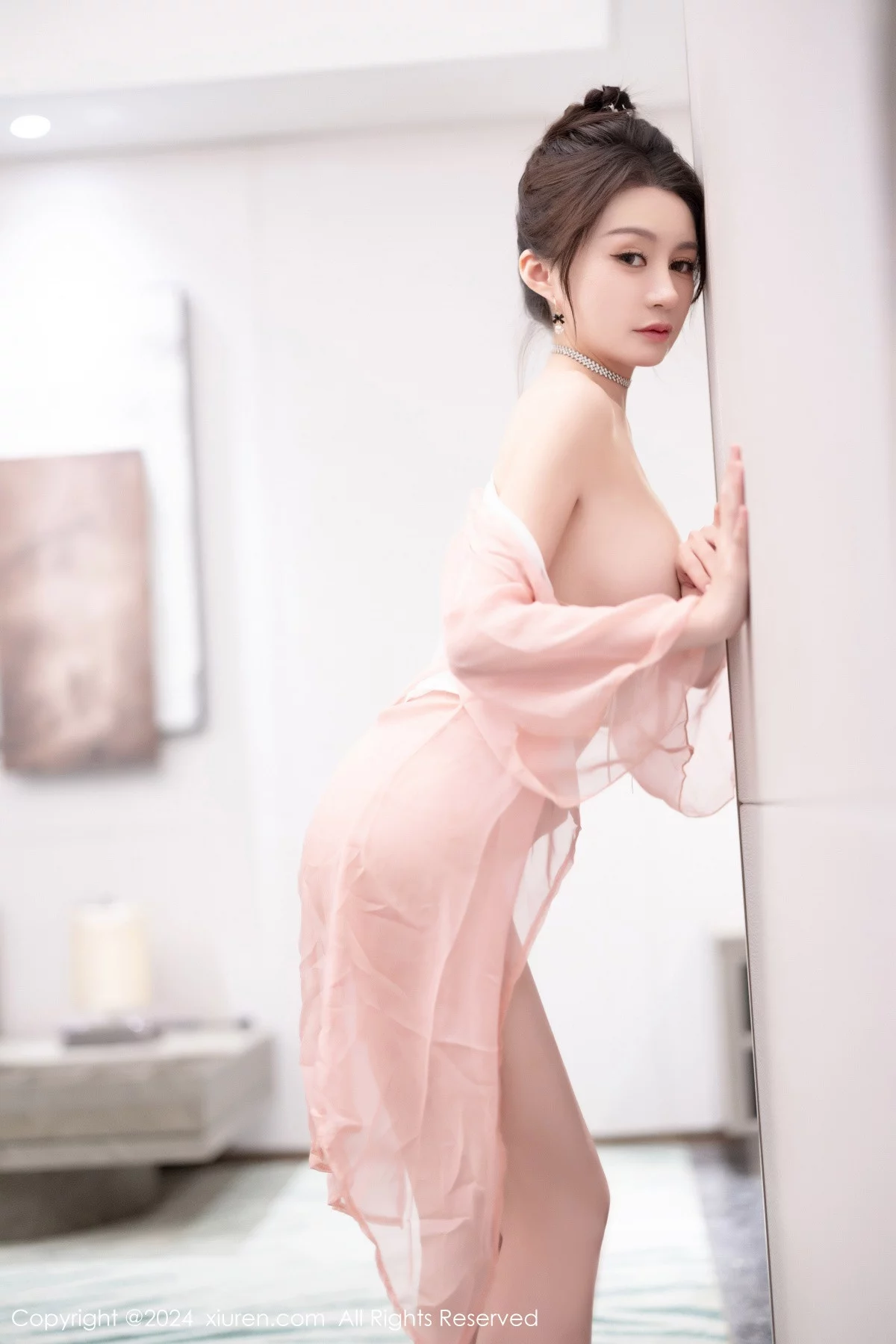 [[XiuRen秀人网]秀人网]No.7927_模特唐宁宁白色露肩长裙+性感粉色情趣服饰秀惹火身材诱惑写真81P