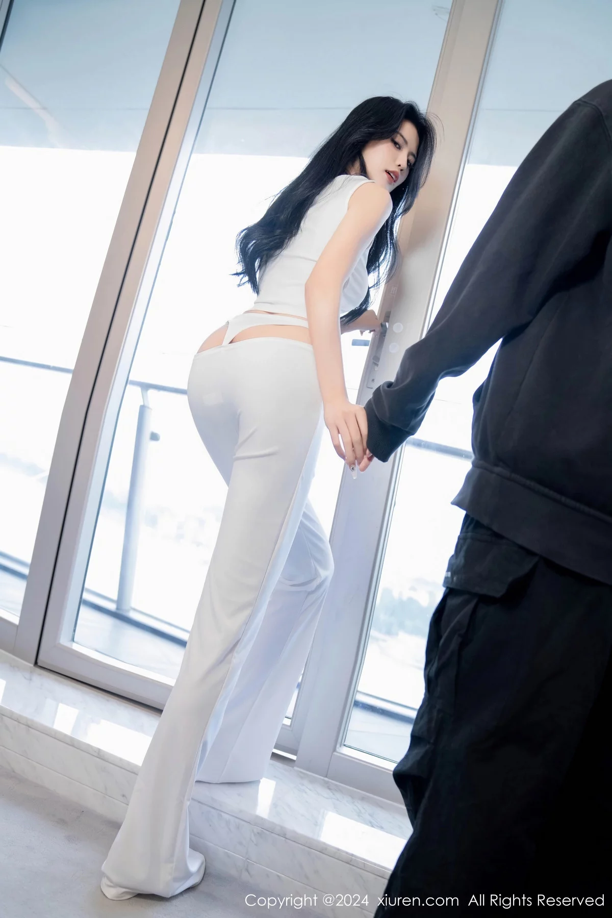 [[XiuRen秀人网]秀人网]No.7937_模特浅浅Danny性感简约白色套装露白色内衣秀曼妙身姿诱惑写真82P