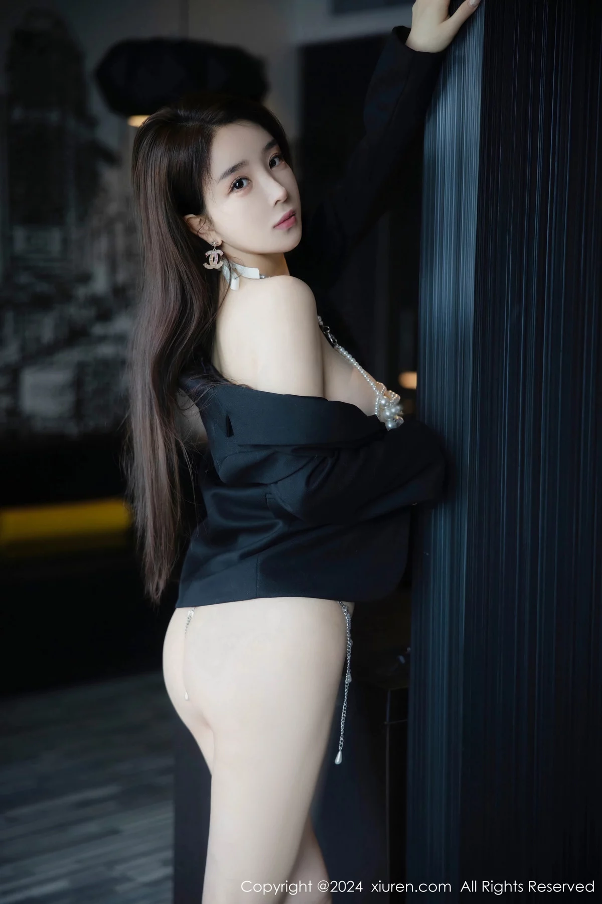 [[XiuRen秀人网]秀人网]No.7939_模特雨儿baby深色外衣露性感链式情趣内衣秀丰腴身材诱惑写真66P