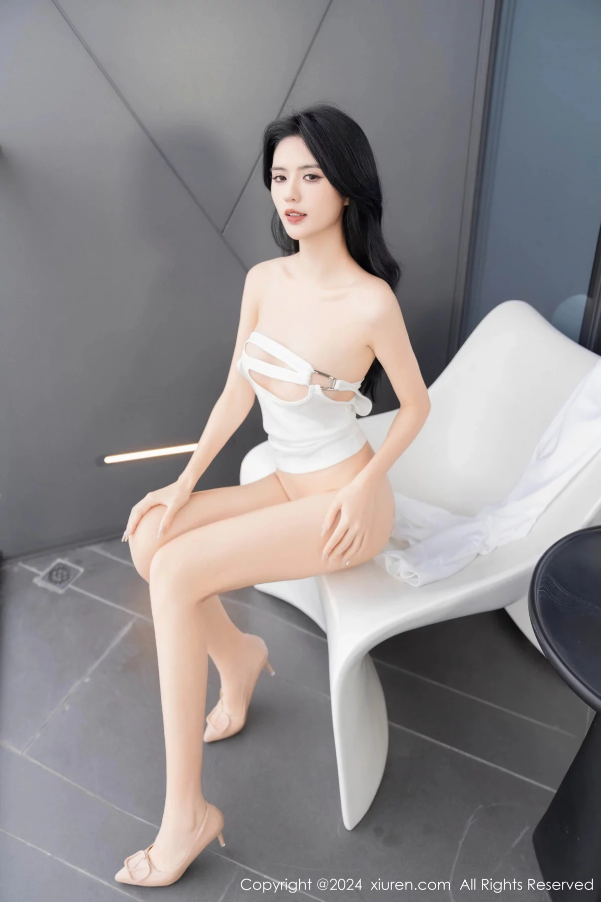[[XiuRen秀人网]秀人网]No.7937_模特浅浅Danny性感简约白色套装露白色内衣秀曼妙身姿诱惑写真82P