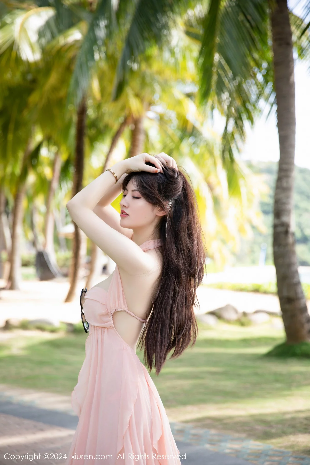 [[XiuRen秀人网]秀人网]No.7948_模特诗诗kiki性感粉色连衣裙露粉色内衣配原色丝袜惹火诱惑写真91P