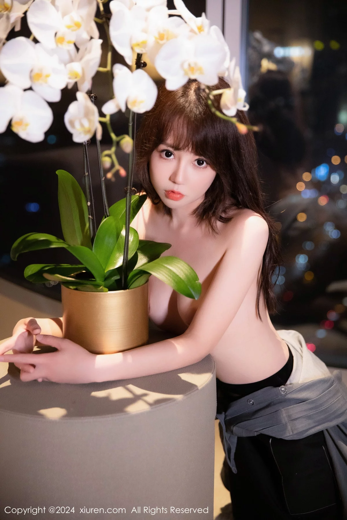 [[XiuRen秀人网]秀人网]No.7953_模特金tiao性感灰色上衣配黑短裙露超薄黑丝秀曼妙身姿诱惑写真74P