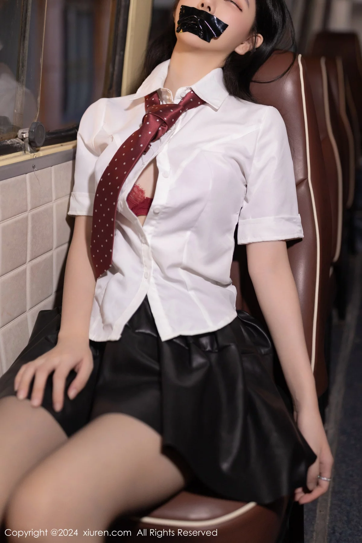 [[XiuRen秀人网]秀人网]No.7957_模特幼幼性感学妹装扮红色蕾丝内衣配破烂黑丝秀美腿诱惑写真80P