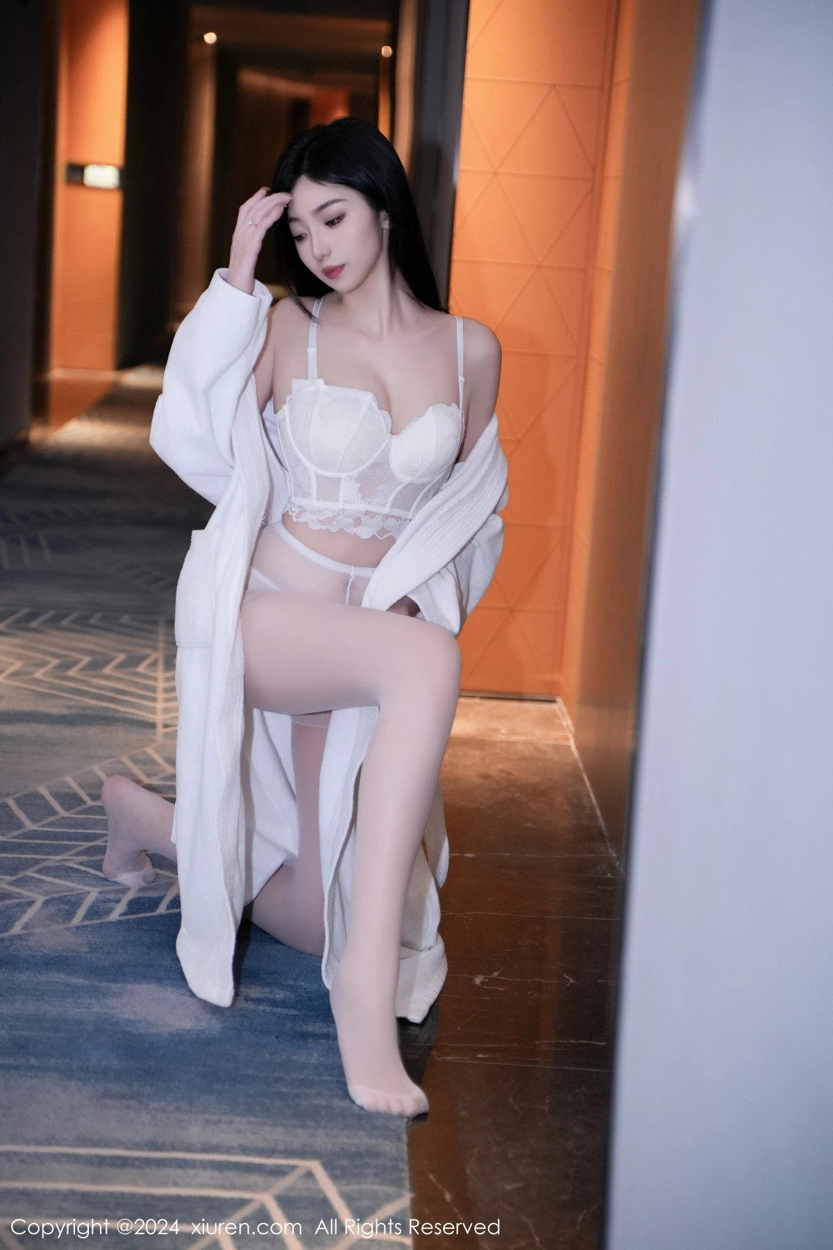 [[XiuRen秀人网]秀人网]No.7960_模特安琪Yee白色睡袍露性感白色蕾丝情趣内衣秀丰腴身材诱惑写真64P