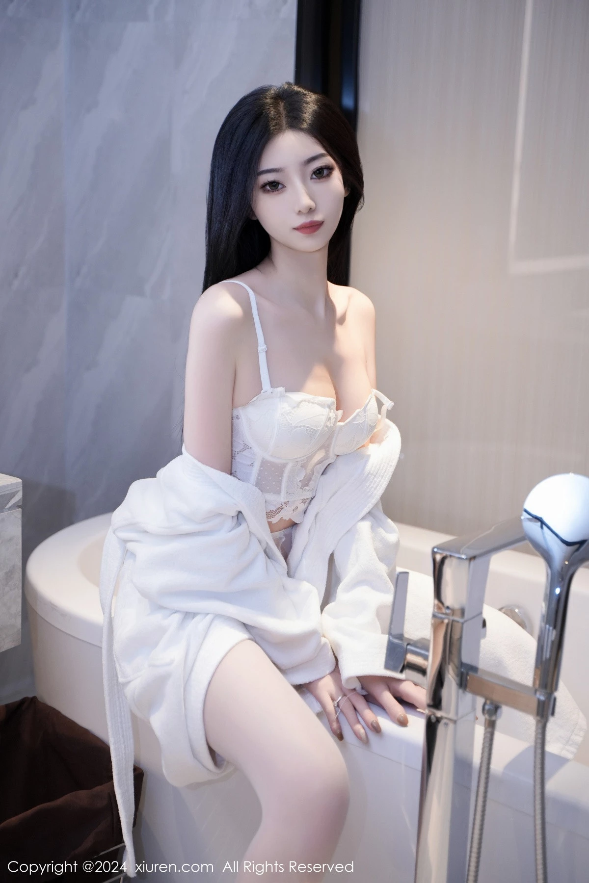 [[XiuRen秀人网]秀人网]No.7960_模特安琪Yee白色睡袍露性感白色蕾丝情趣内衣秀丰腴身材诱惑写真64P