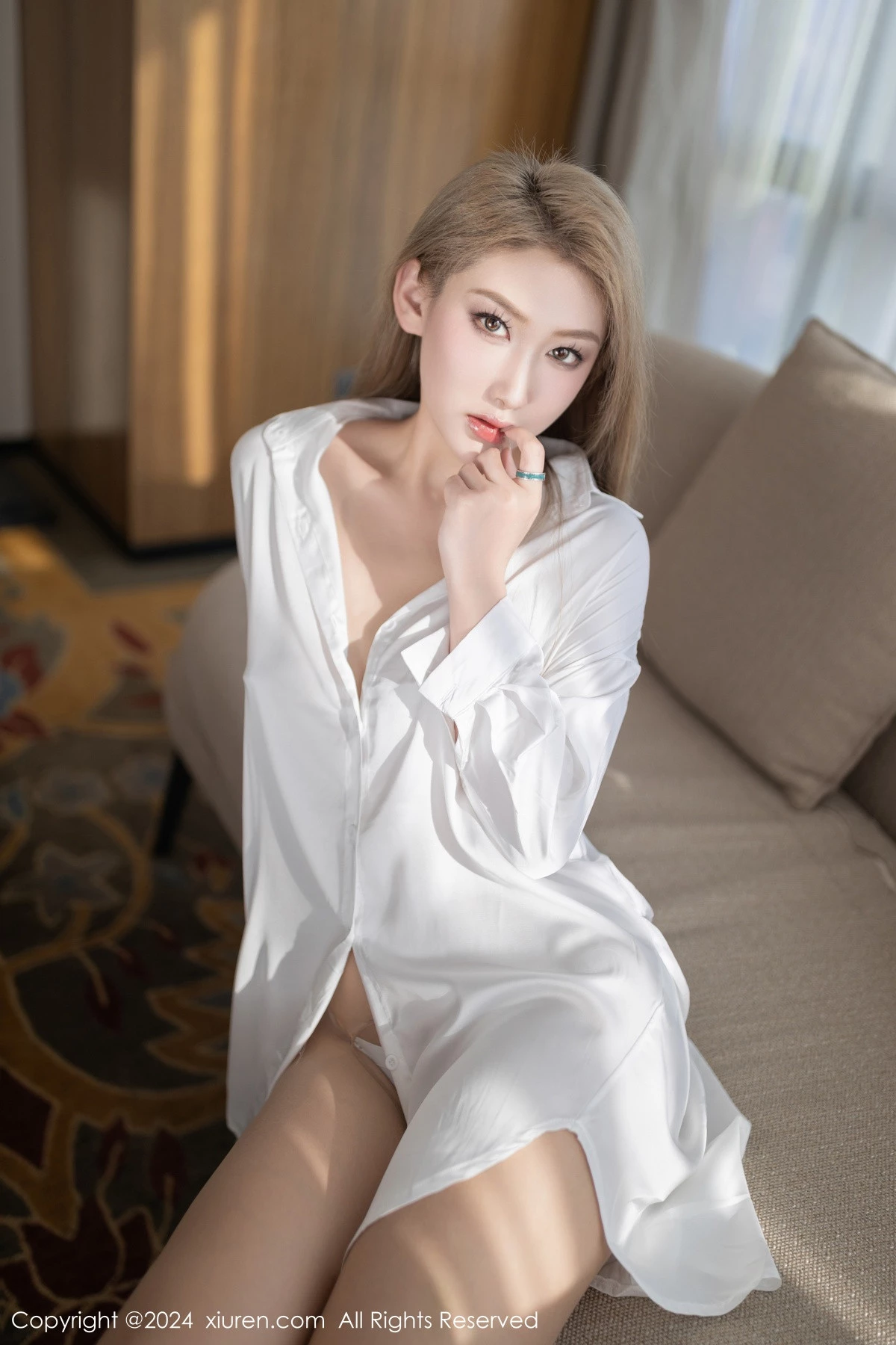 [[XiuRen秀人网]秀人网]No.7972_模特沈青黛私房性感白色上衣配开档肉丝半脱秀惹火身材诱惑写真80P