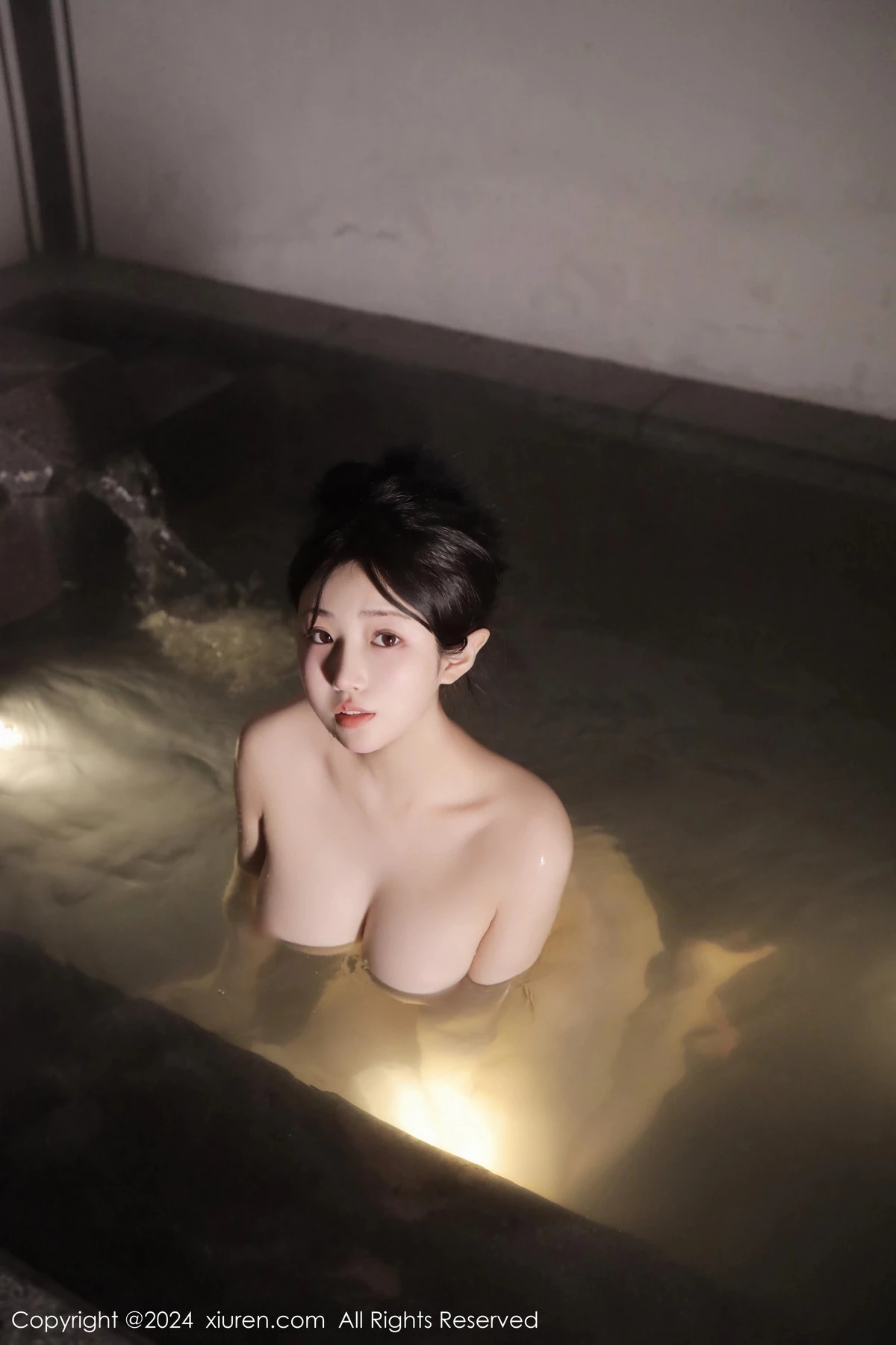 [[XiuRen秀人网]秀人网]No.7977_新人模特陈小花温泉场景性感白色浴巾裹身秀惹火身材诱惑写真58P