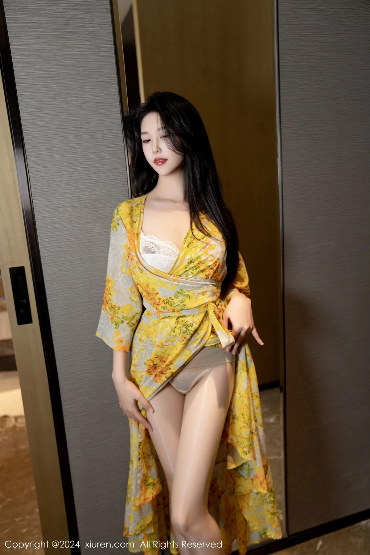 [[XiuRen秀人网]秀人网]No.7981_模特利世情节拍摄性感黄色连衣裙露白色蕾丝内衣完美诱惑写真99P