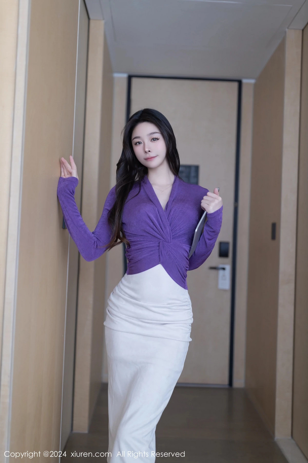 [[XiuRen秀人网]秀人网]No.7982_模特小逗逗经理角色扮演性感轻透花纹内衣秀曼妙身姿诱惑写真80P