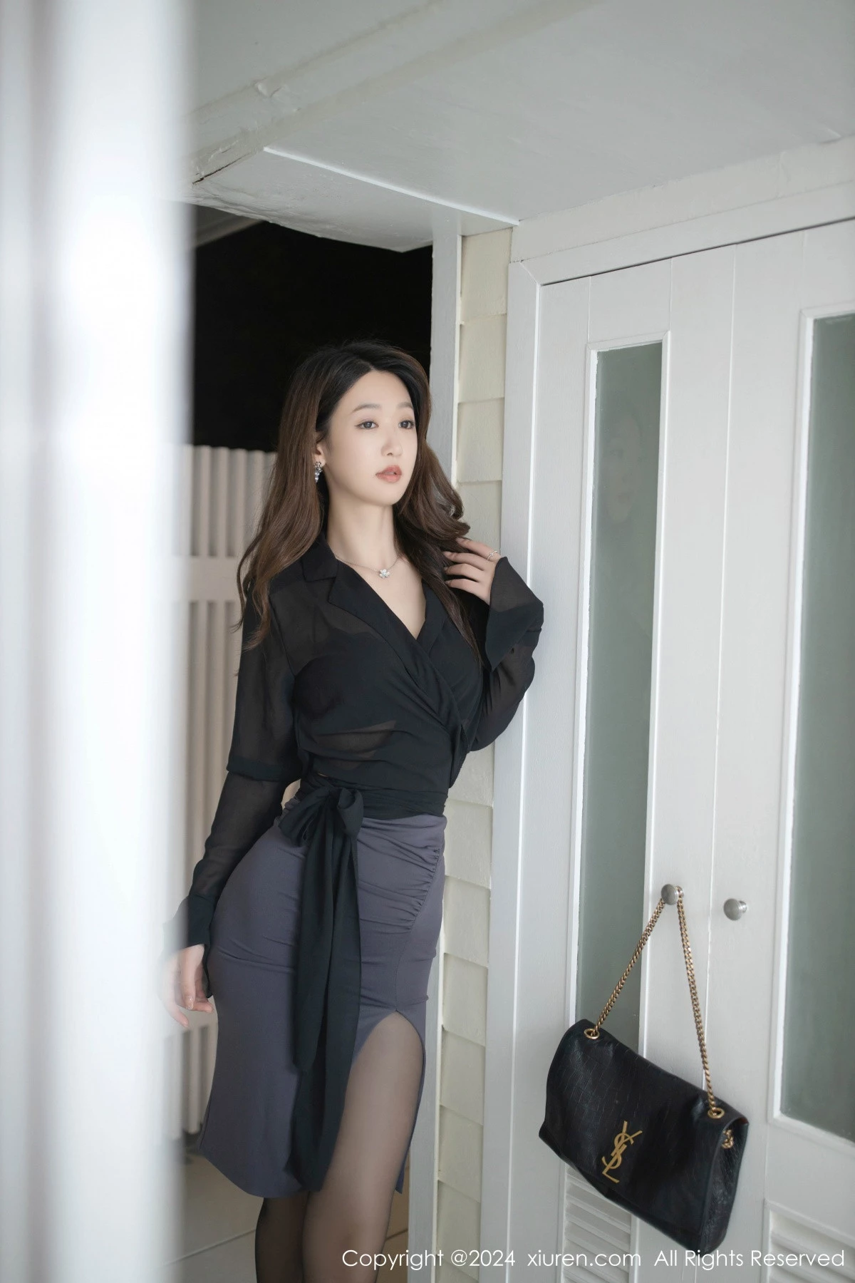 [[XiuRen秀人网]秀人网]No.8034_模特唐安琪性感黑色上衣配灰长裙露黑色内衣秀曼妙身姿诱惑写真81P