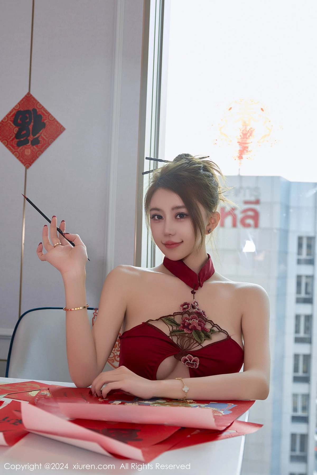 [[XiuRen秀人网]秀人网]No.8036_模特tina_甜仔新年主题红色上衣配魅惑黑丝秀凹凸身材性感写真80P