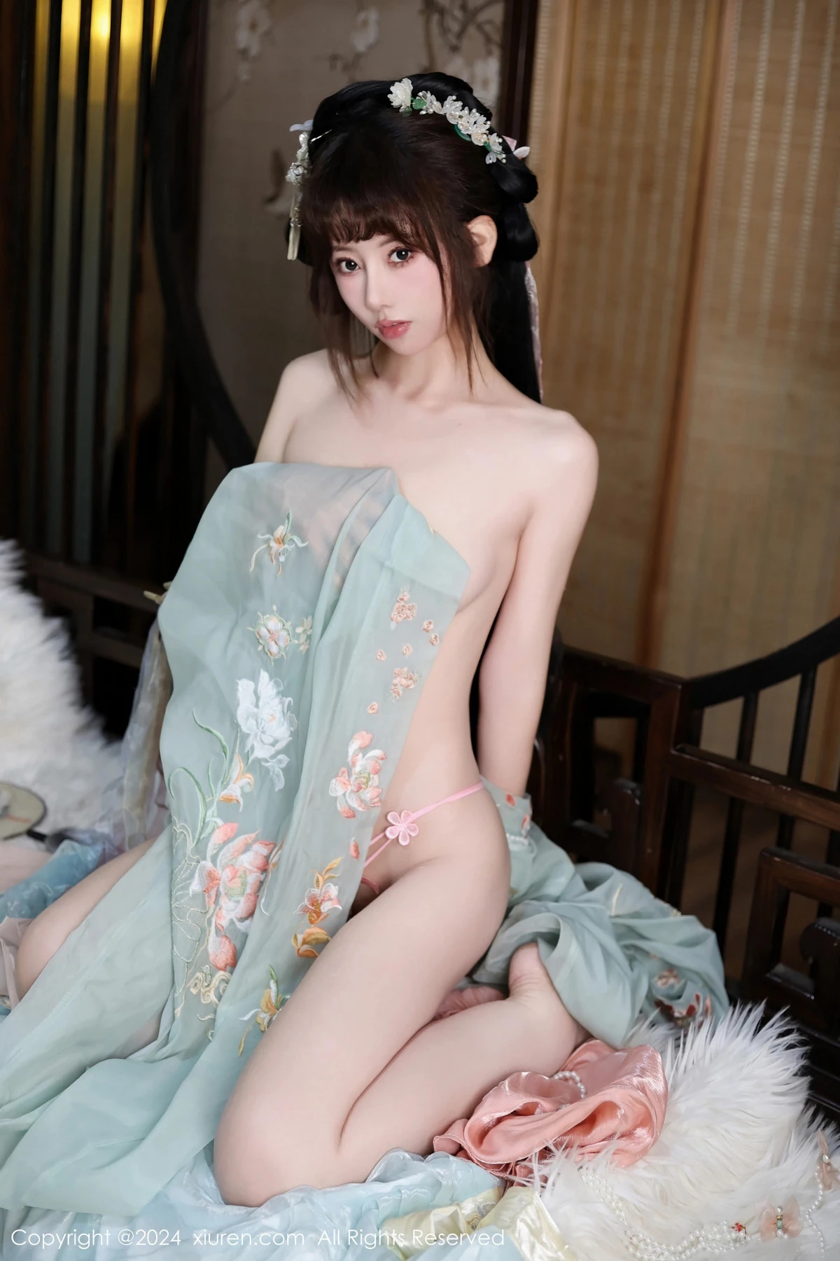 [[XiuRen秀人网]秀人网]No.7989_模特金tiao性感浅色古装薄纱服饰半脱秀白嫩肌肤完美诱惑写真81P