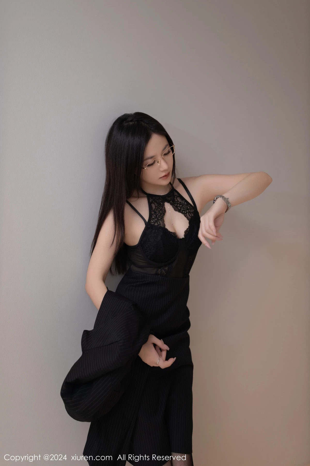 [[XiuRen秀人网]秀人网]No.7992_模特鱼子酱Fish性感黑色蕾丝情趣内衣配超薄黑丝极致魅惑写真80P