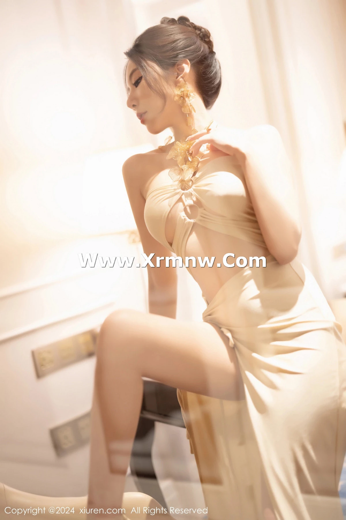 [[XiuRen秀人网]秀人网]No.7991_女神王馨瑶yanni淡黄露肩礼裙+灰色轻透情趣睡裙完美诱惑写真83P