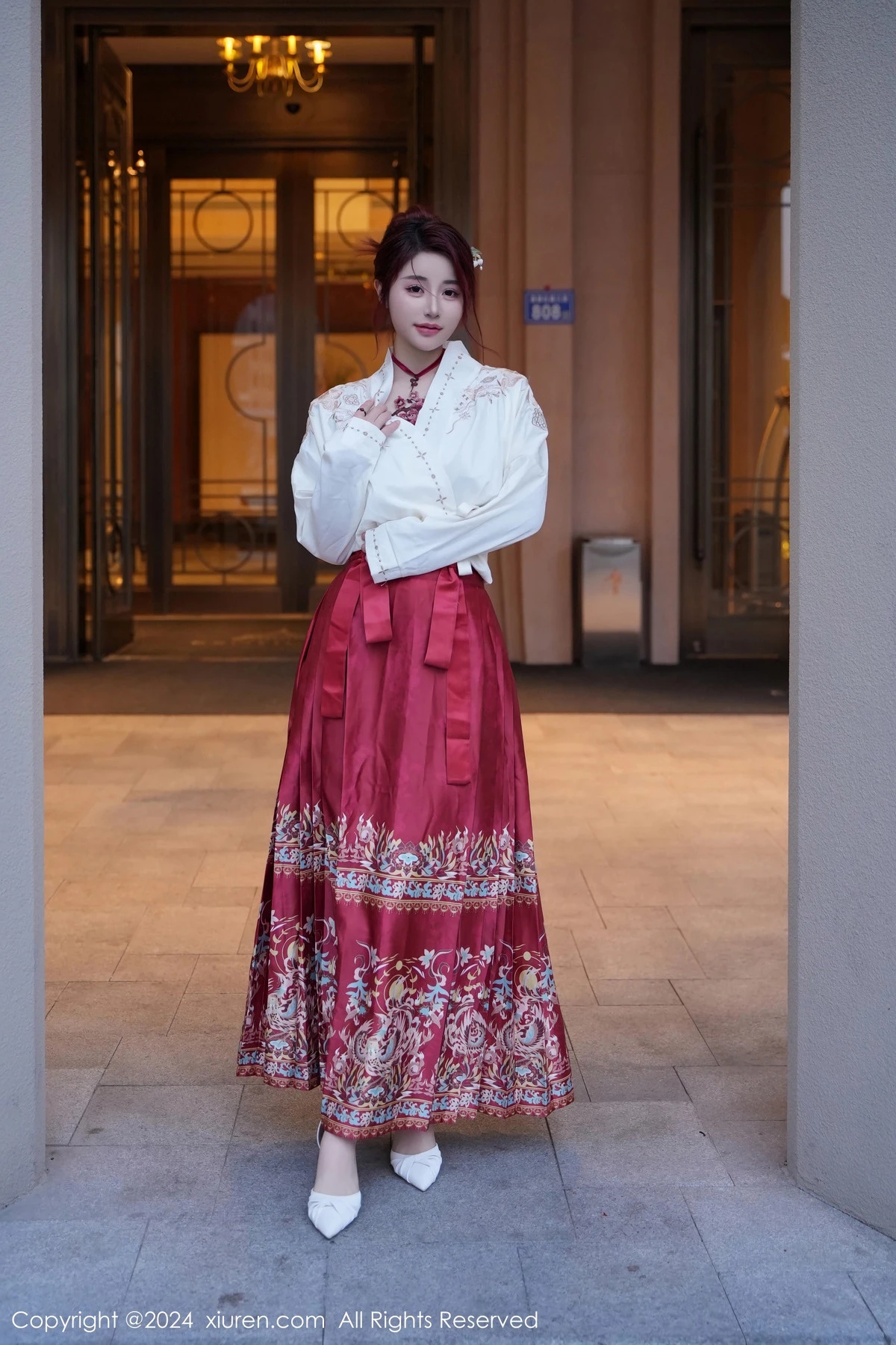[[XiuRen秀人网]秀人网]No.7985_模特美七Mia性感红色轻透古装服配黑丝吊袜秀惹火身材诱惑写真70P